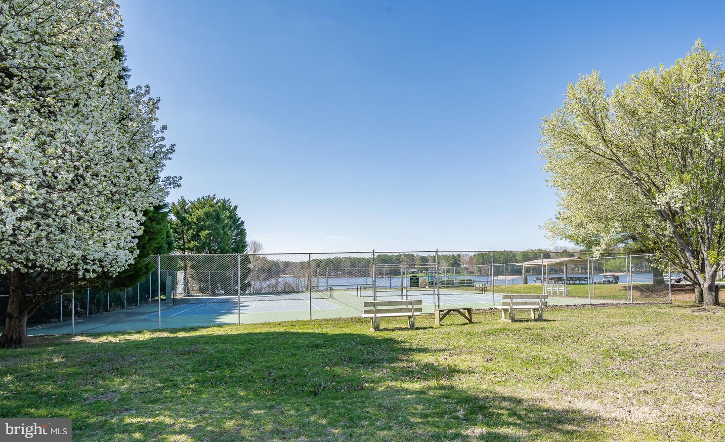 LAKE CAROLINE - Residential