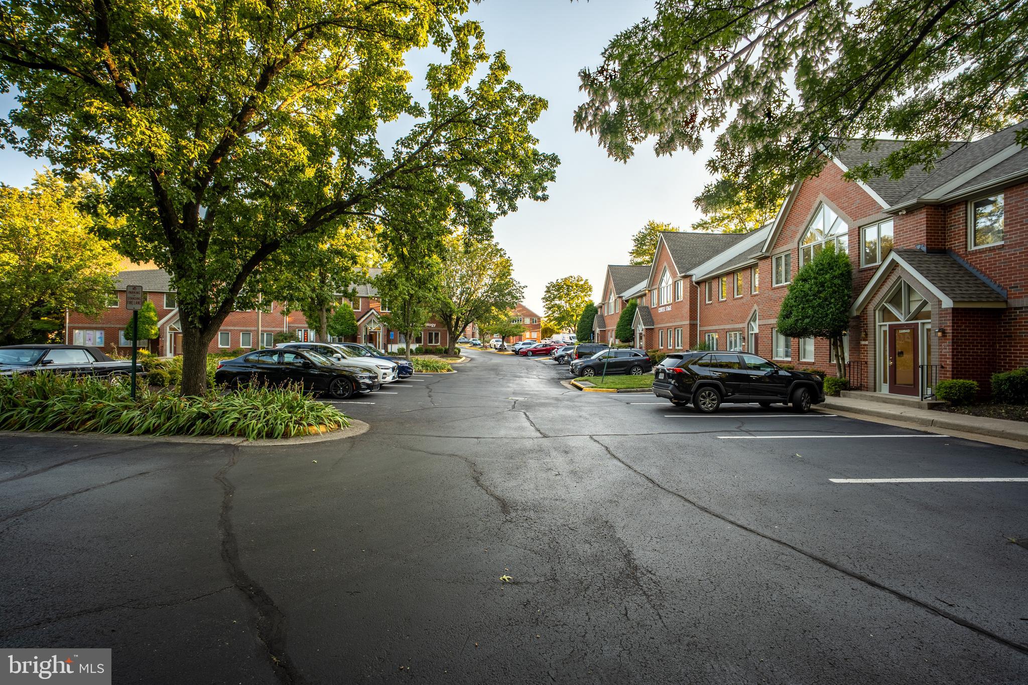 FAIR OAKS SQUARE - Commercial Sale