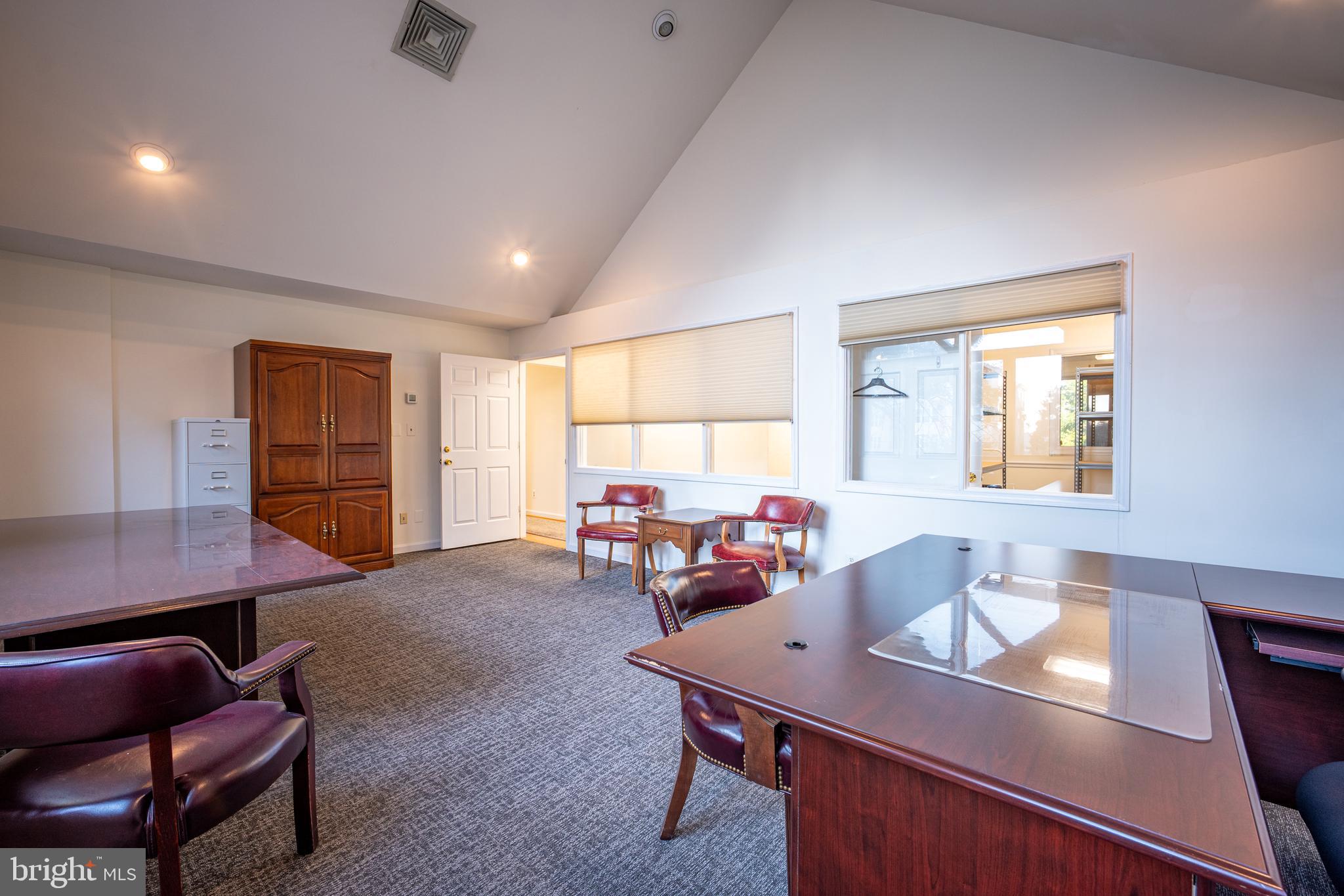 FAIR OAKS SQUARE - Commercial Sale