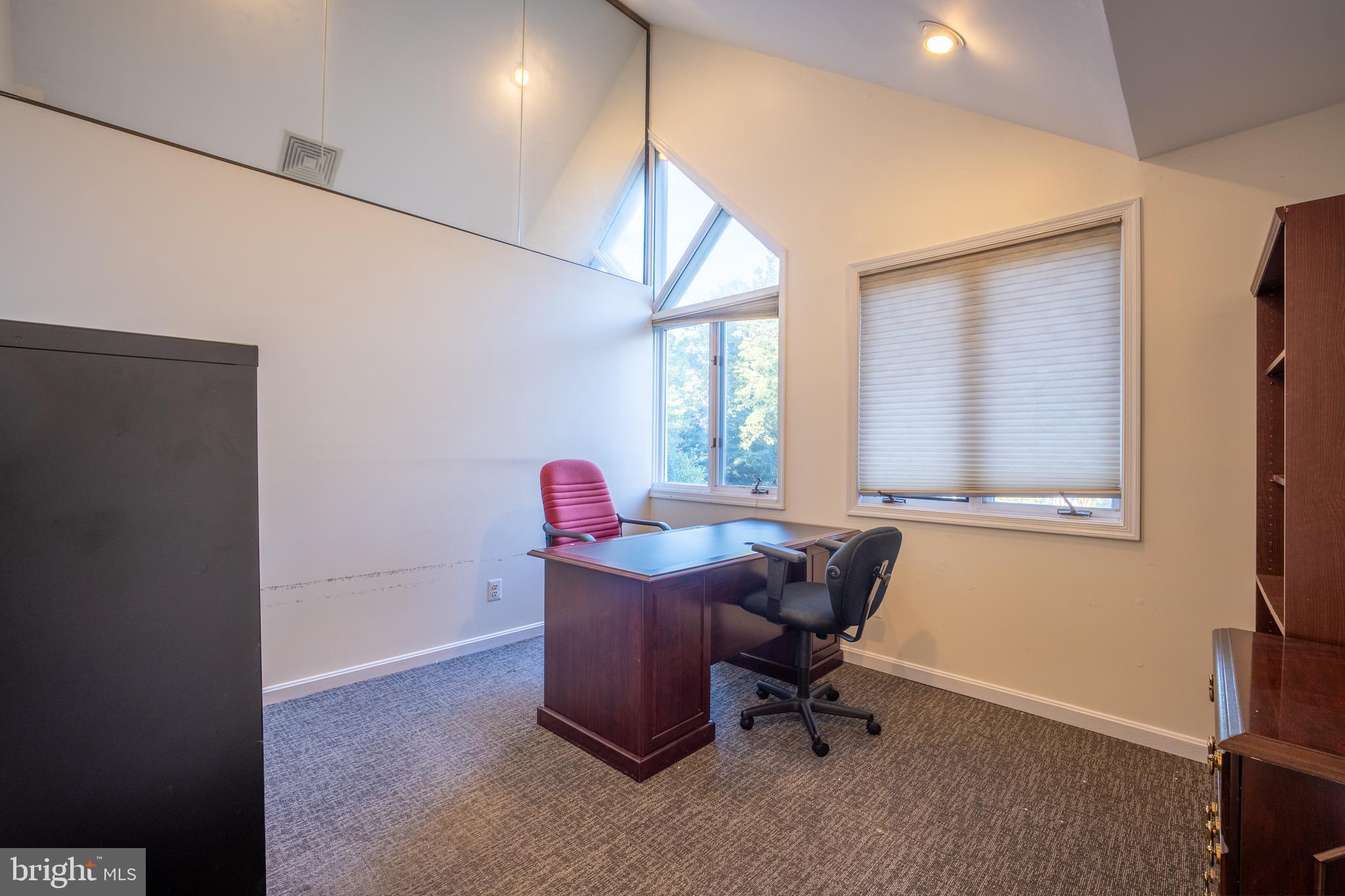 FAIR OAKS SQUARE - Commercial Sale