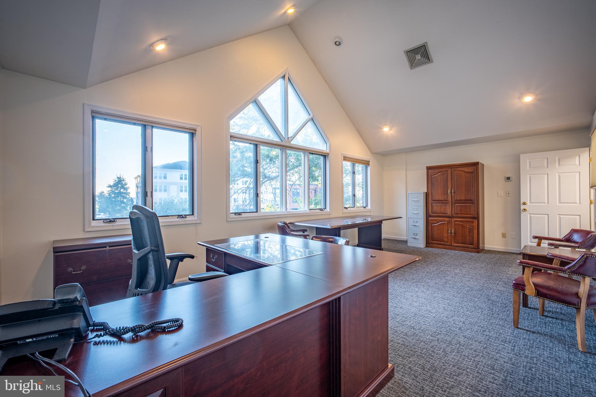 FAIR OAKS SQUARE - Commercial Sale