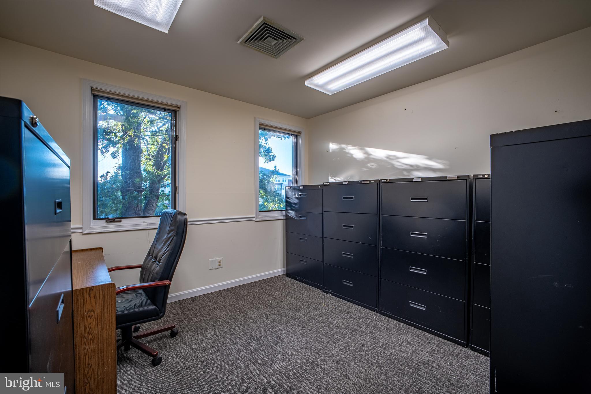 FAIR OAKS SQUARE - Commercial Sale