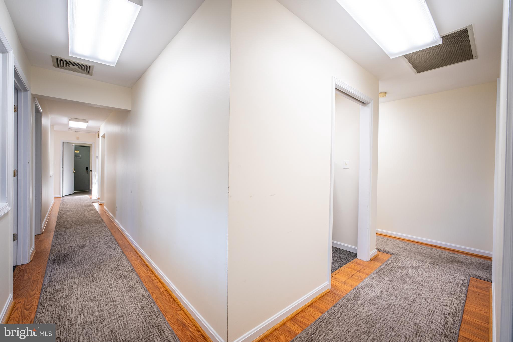 FAIR OAKS SQUARE - Commercial Sale