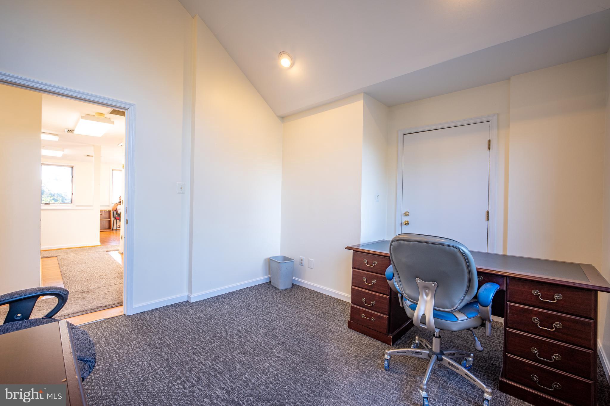 FAIR OAKS SQUARE - Commercial Sale