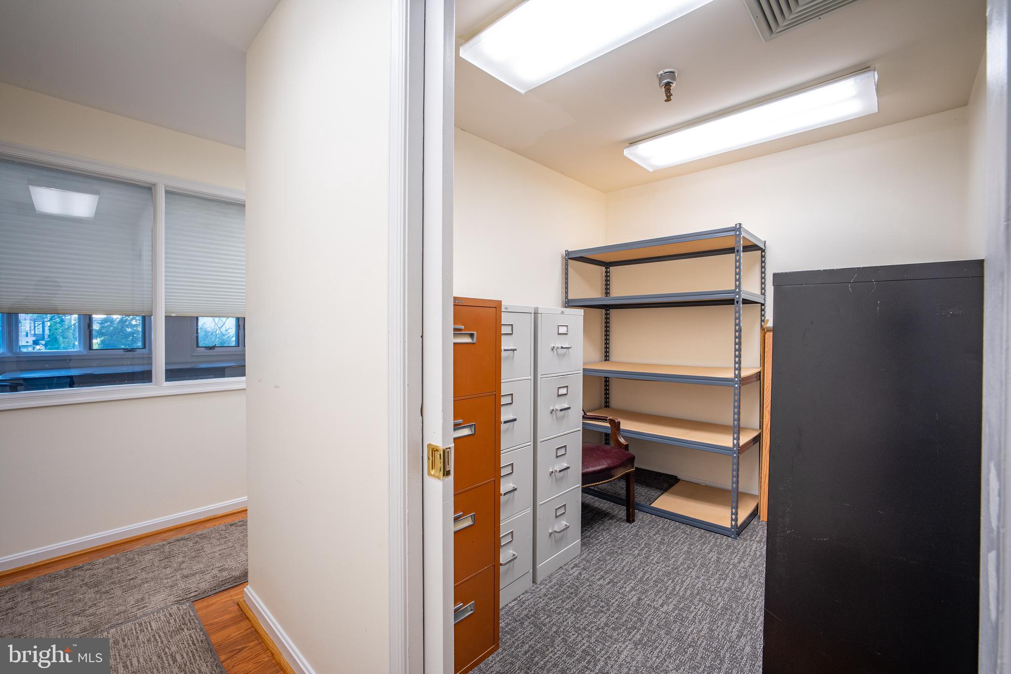 FAIR OAKS SQUARE - Commercial Sale