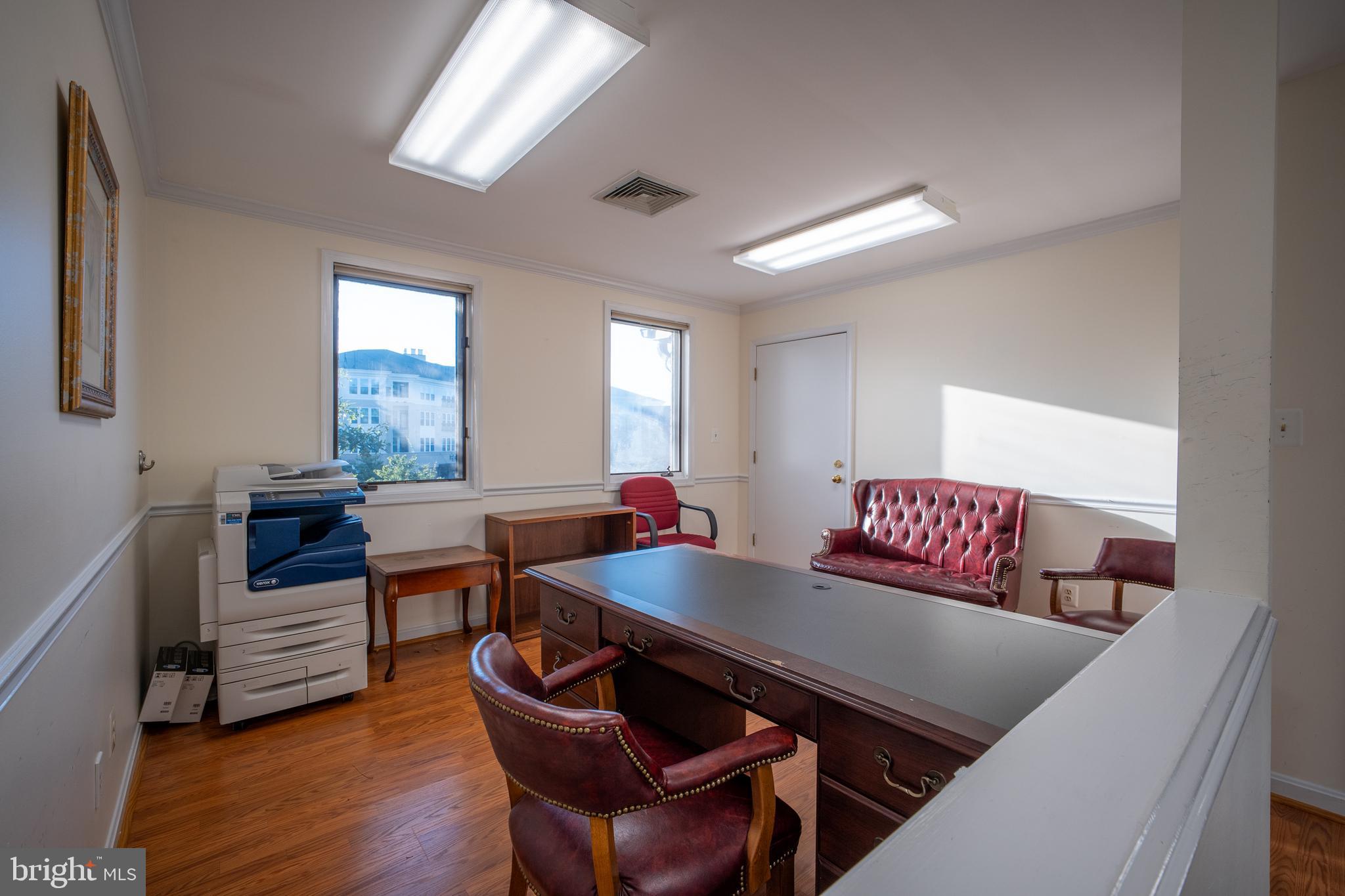 FAIR OAKS SQUARE - Commercial Sale