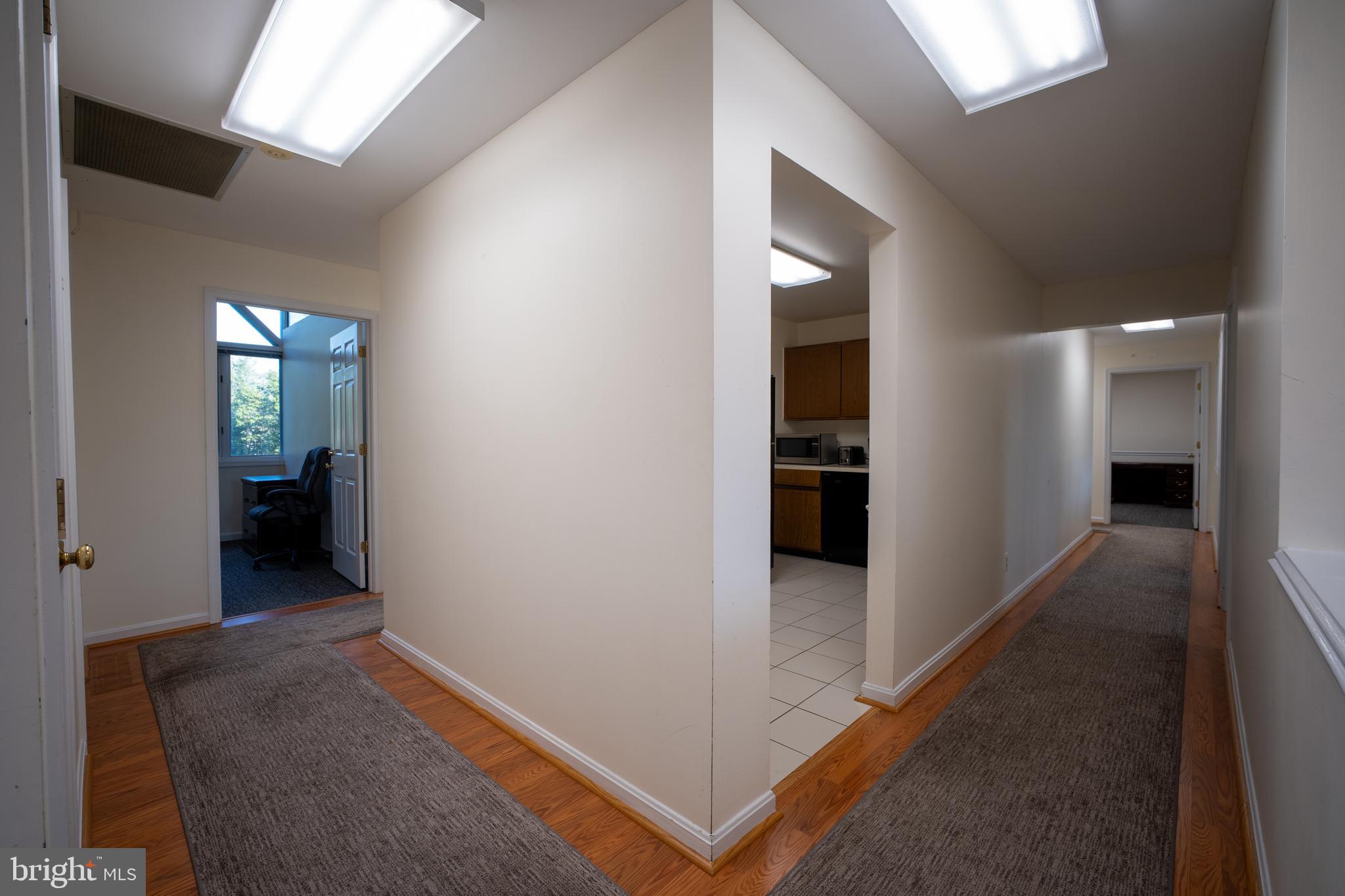 FAIR OAKS SQUARE - Commercial Sale