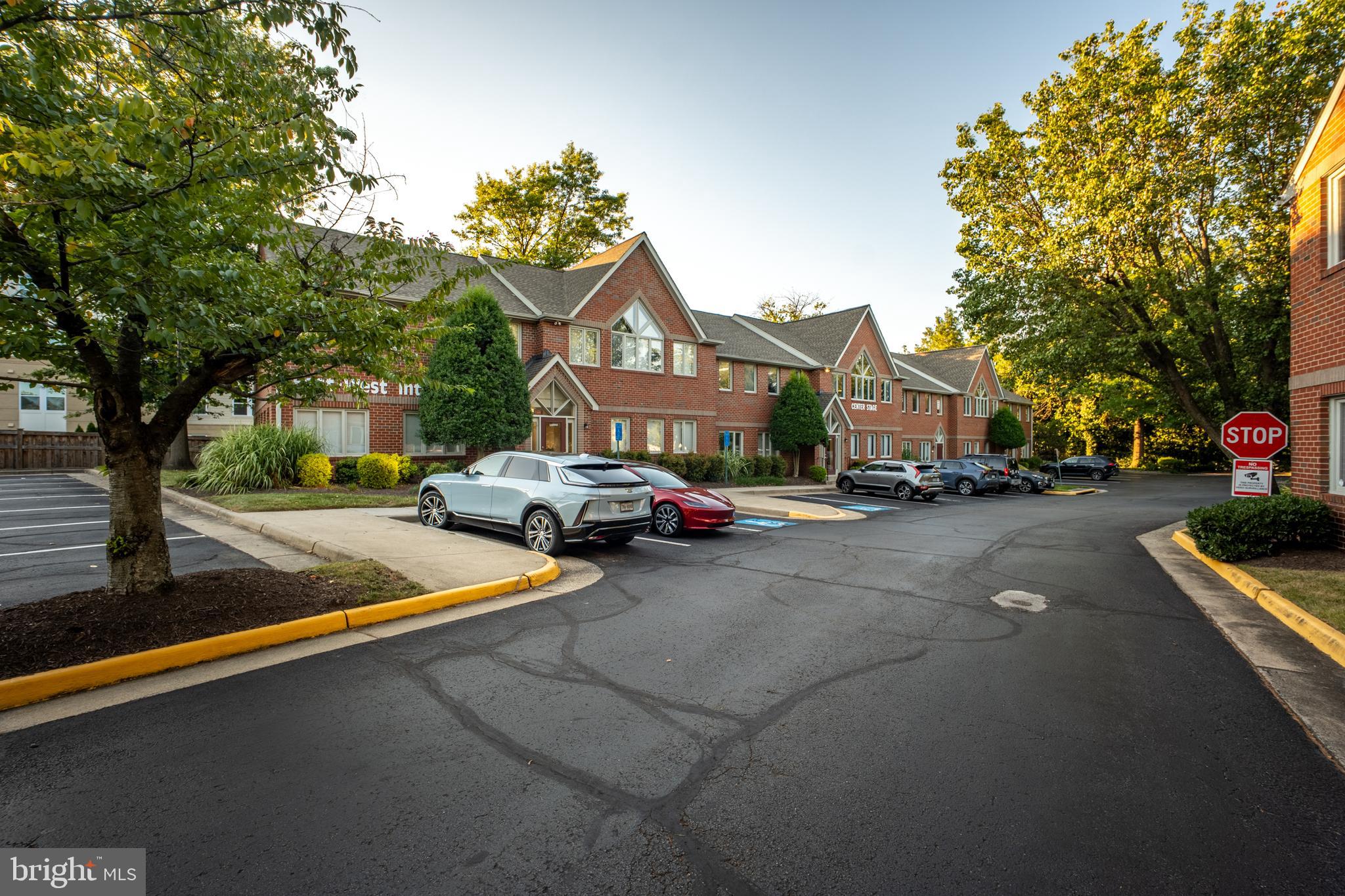 FAIR OAKS SQUARE - Commercial Sale