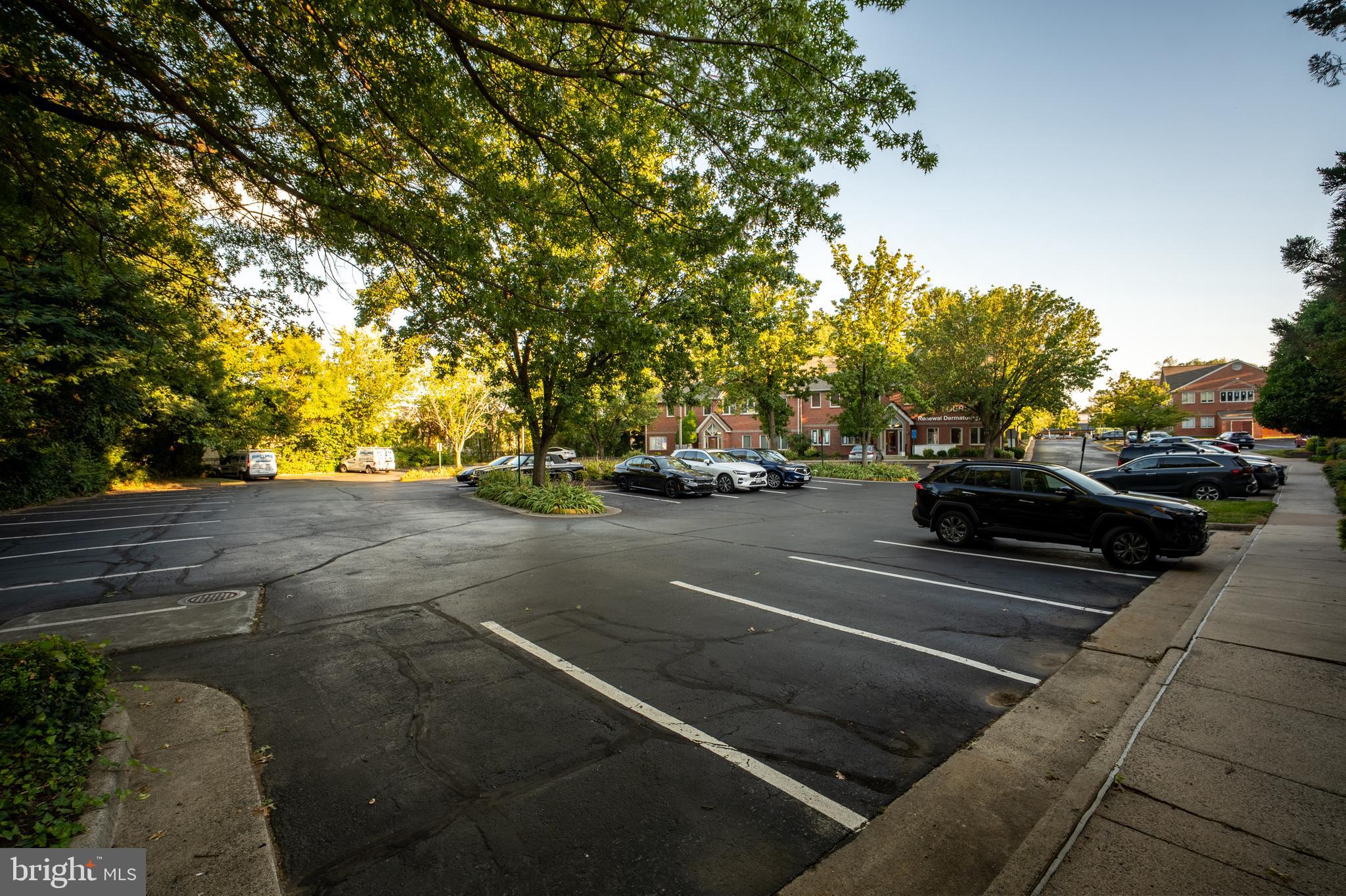 FAIR OAKS SQUARE - Commercial Sale