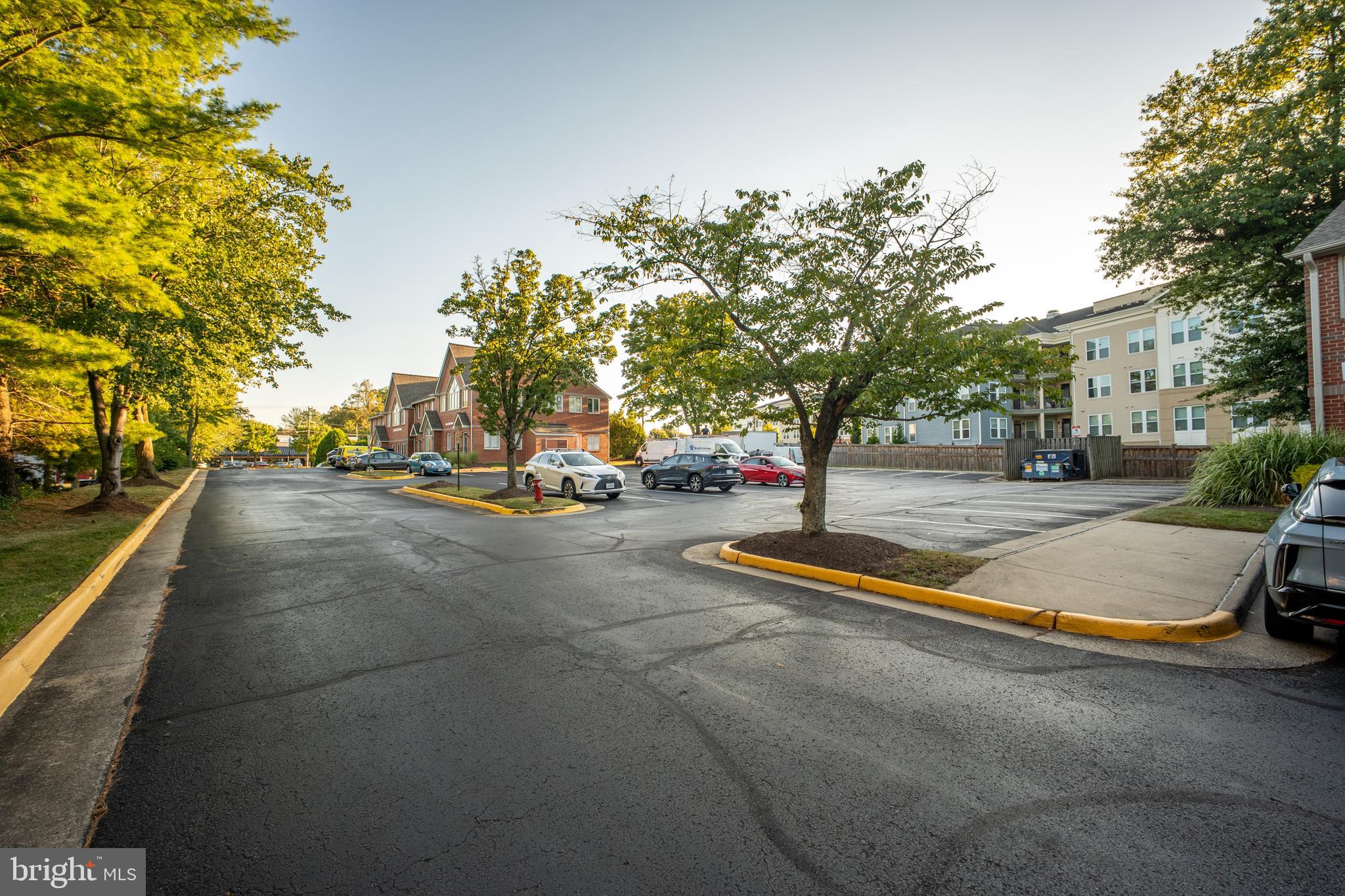 FAIR OAKS SQUARE - Commercial Sale