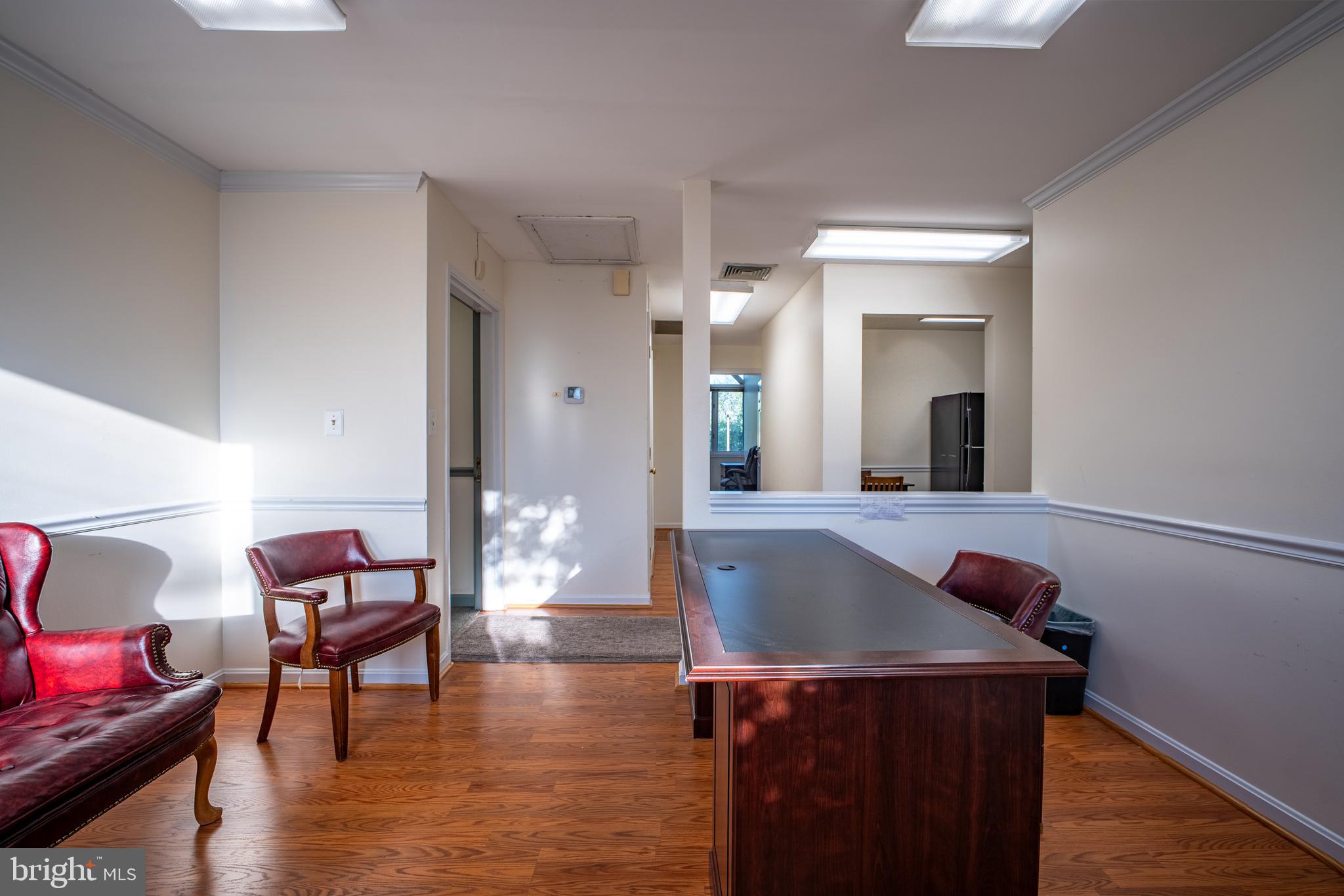 FAIR OAKS SQUARE - Commercial Sale