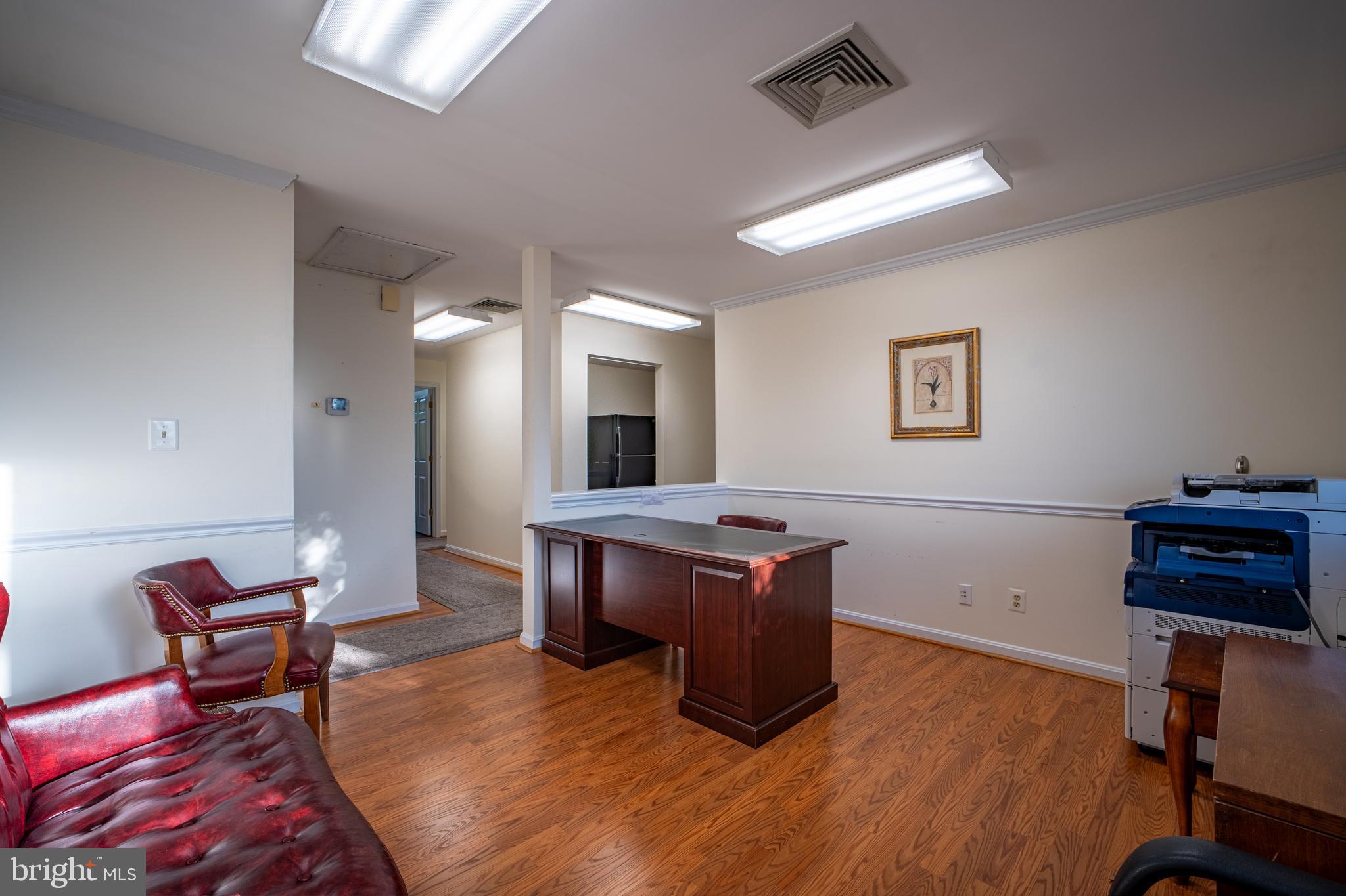 FAIR OAKS SQUARE - Commercial Sale