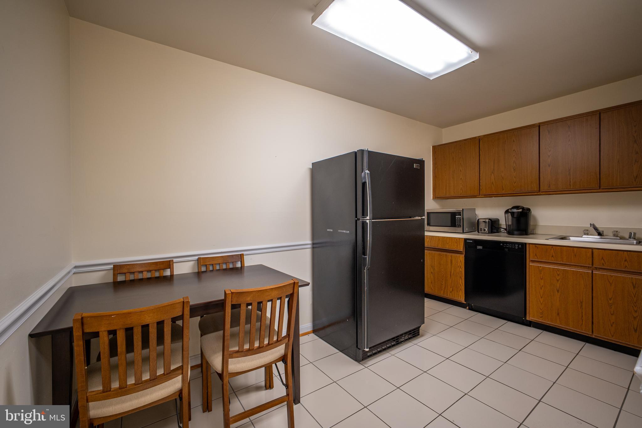 FAIR OAKS SQUARE - Commercial Sale