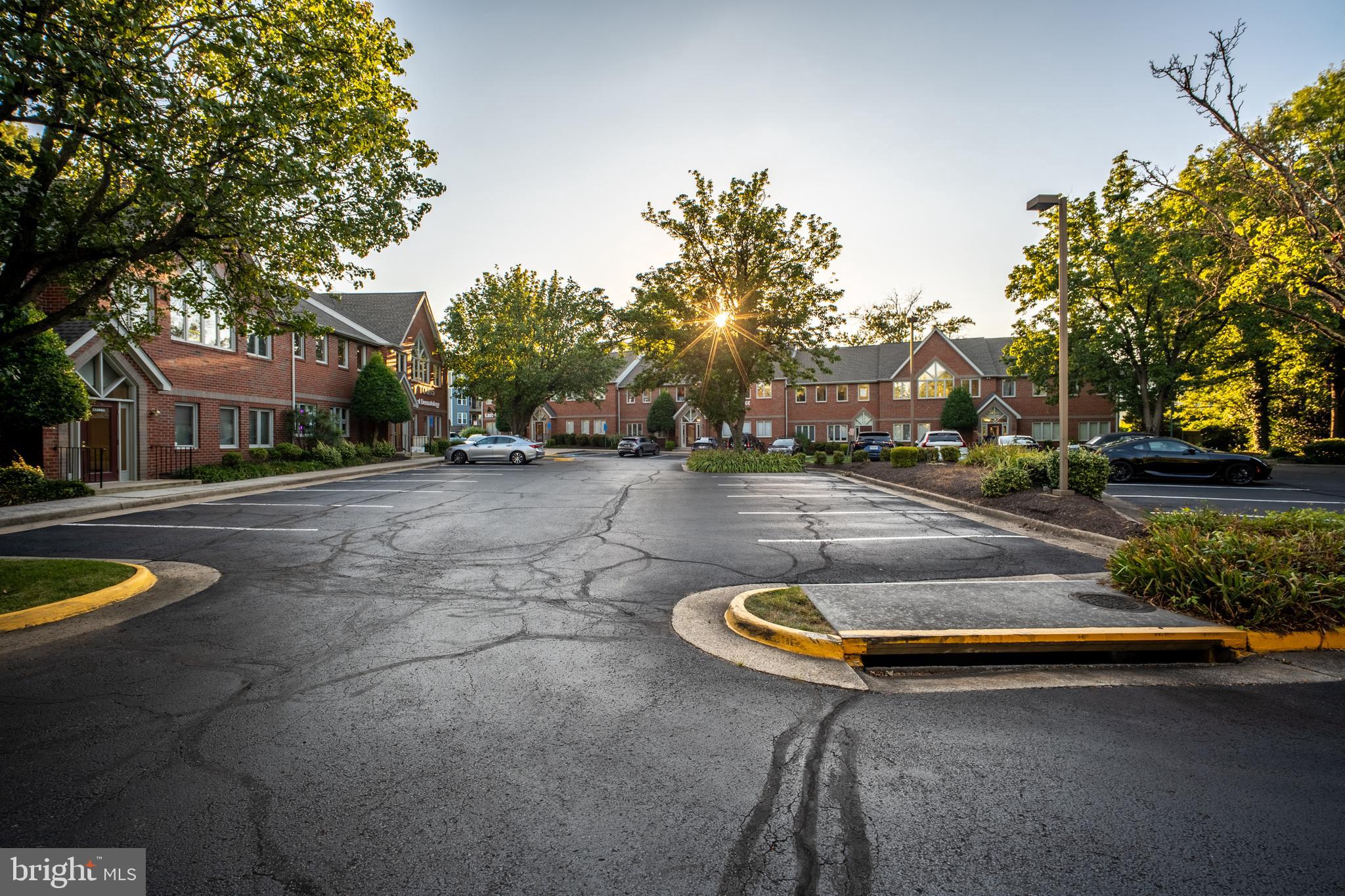 FAIR OAKS SQUARE - Commercial Sale