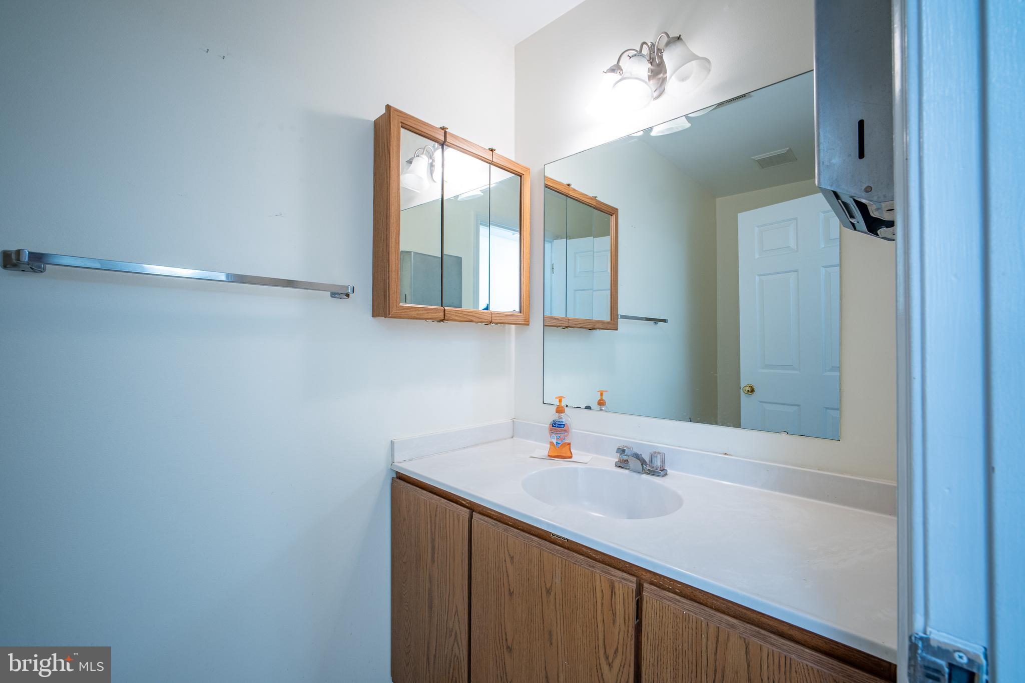 FAIR OAKS SQUARE - Commercial Sale