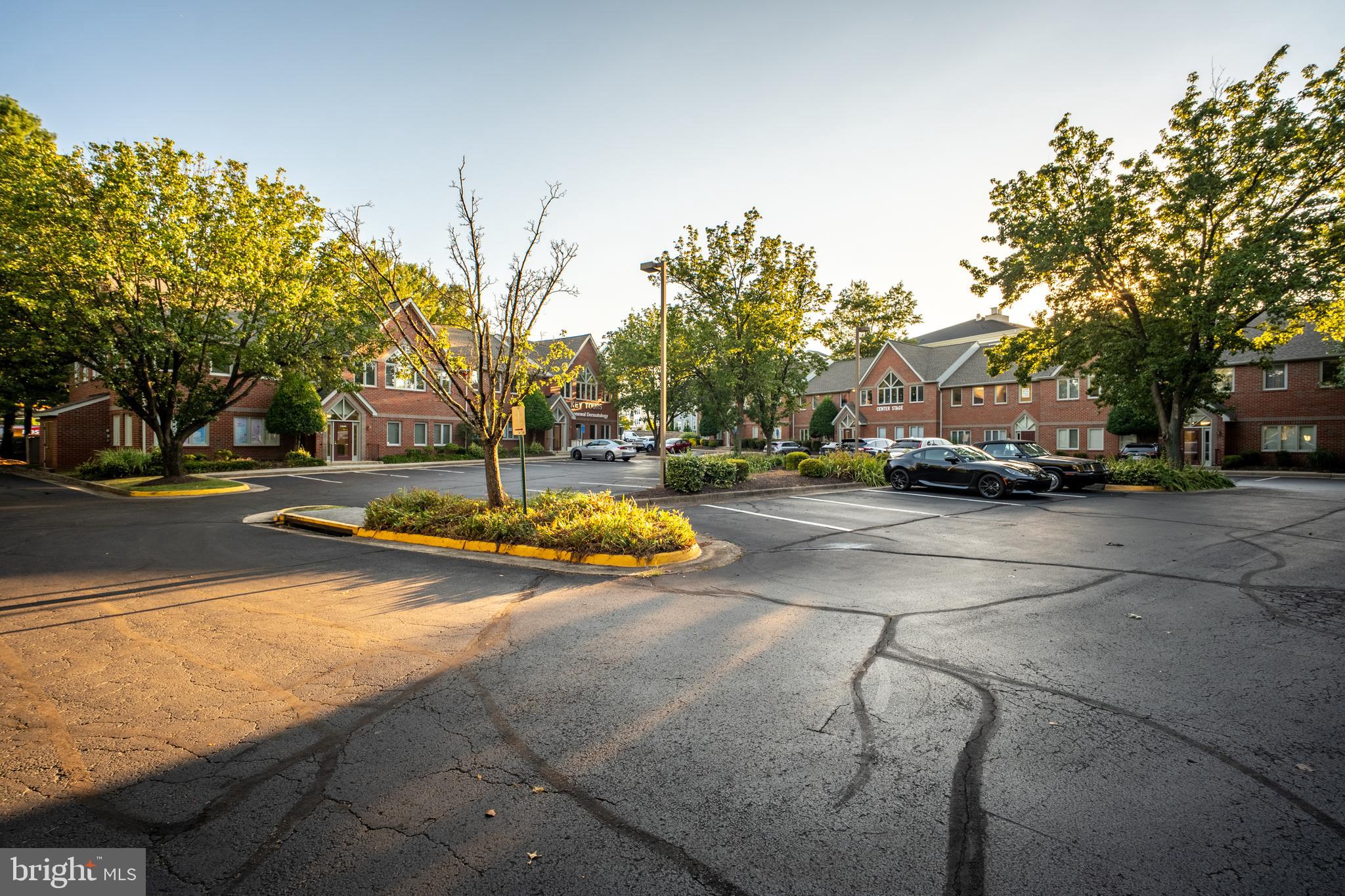 FAIR OAKS SQUARE - Commercial Sale