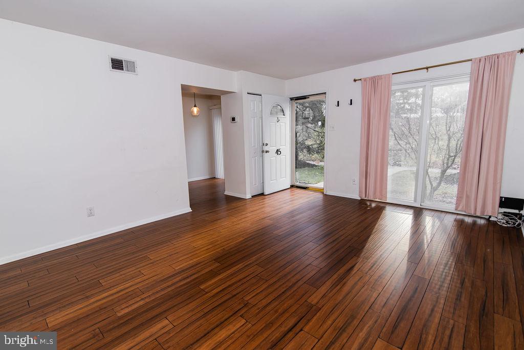 ROXBOROUGH - Residential