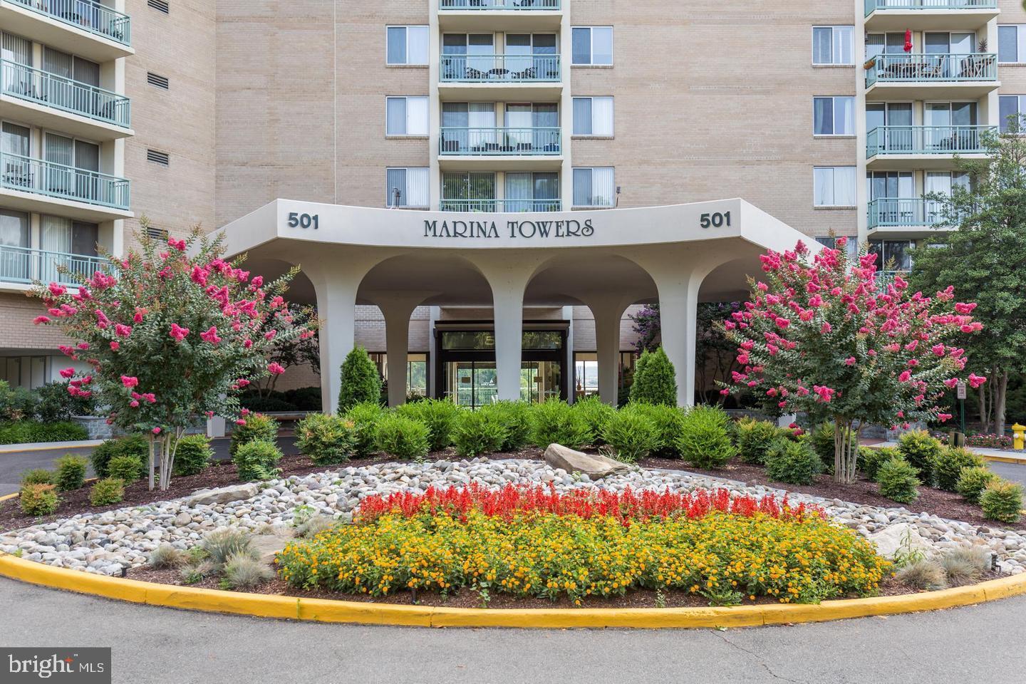 MARINA TOWERS - Residential