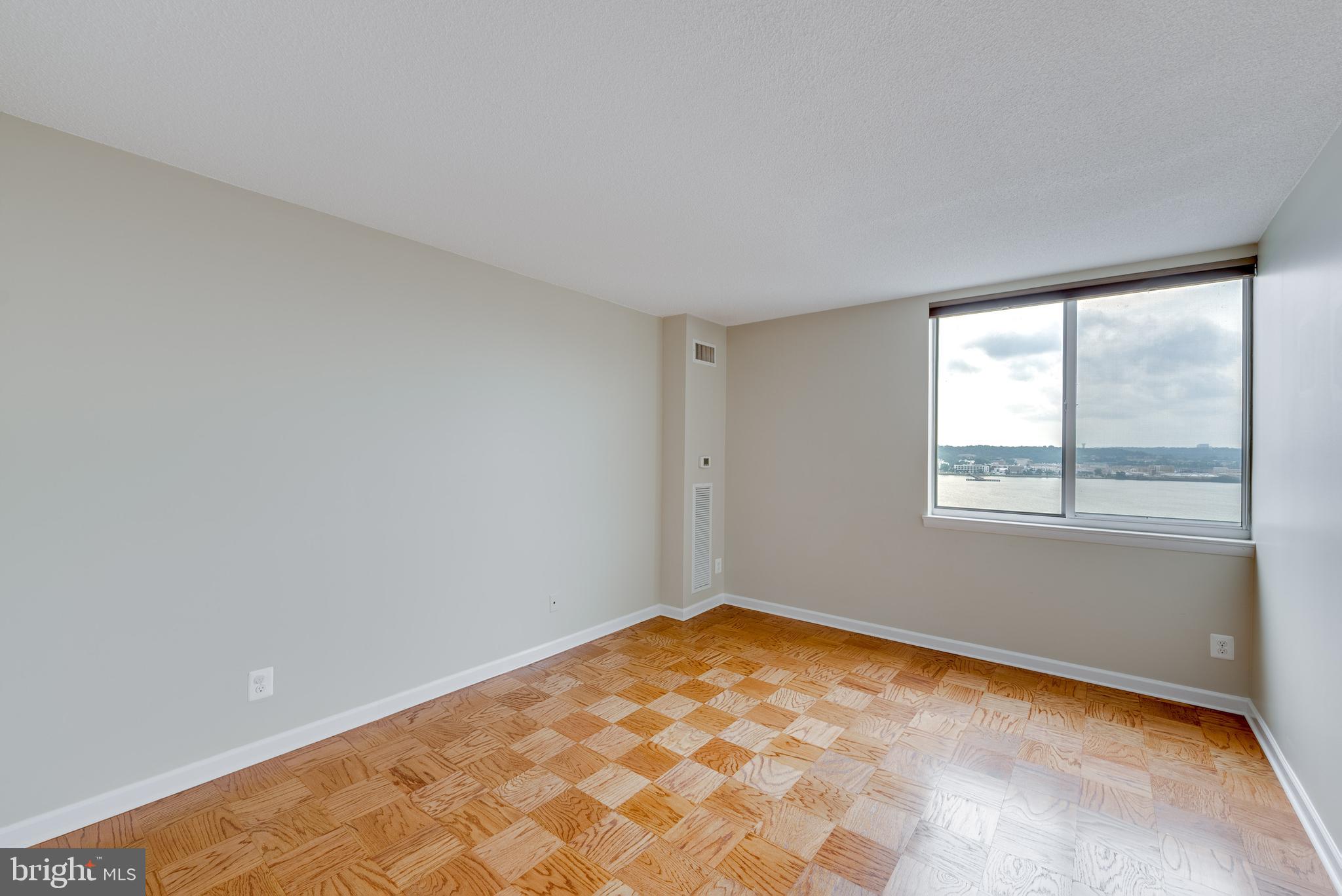 MARINA TOWERS - Residential