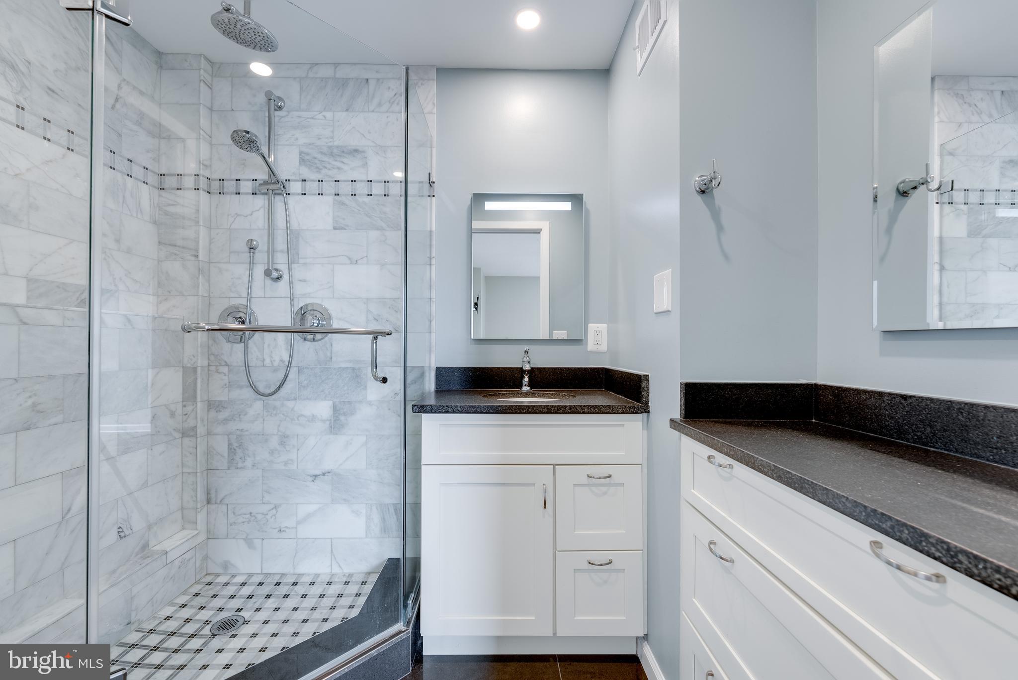 MARINA TOWERS - Residential