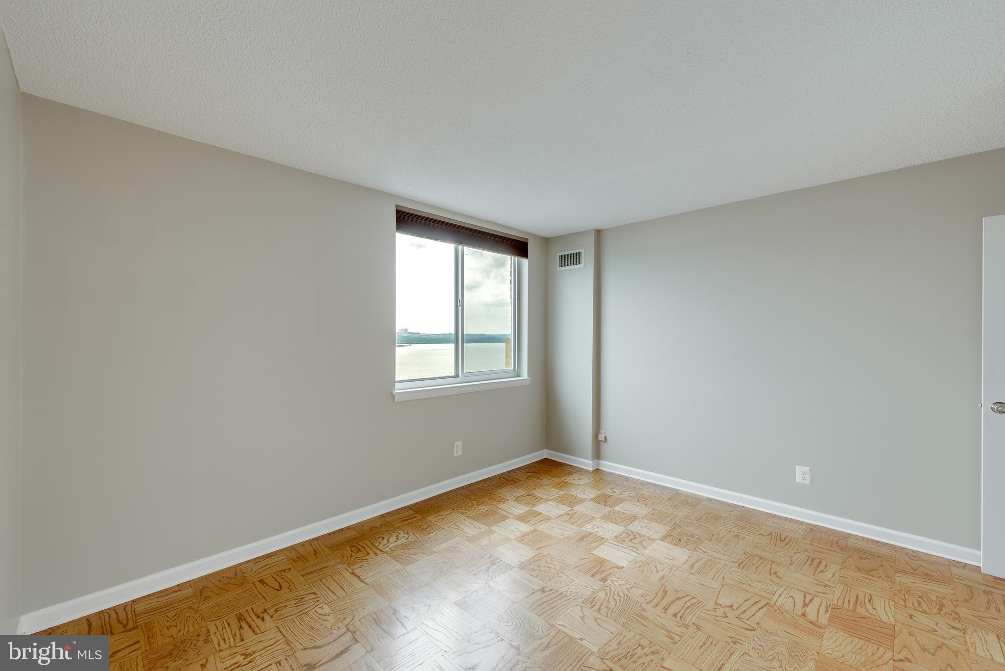 MARINA TOWERS - Residential