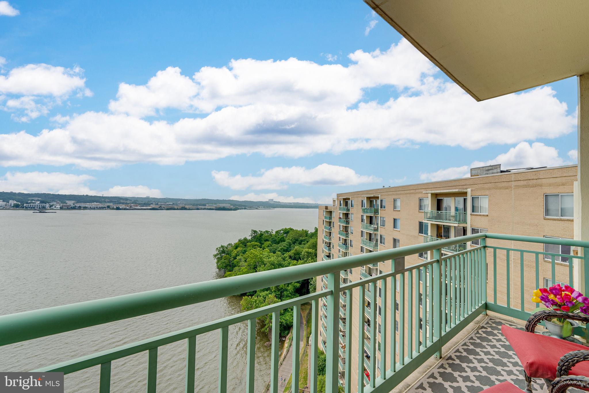 MARINA TOWERS - Residential