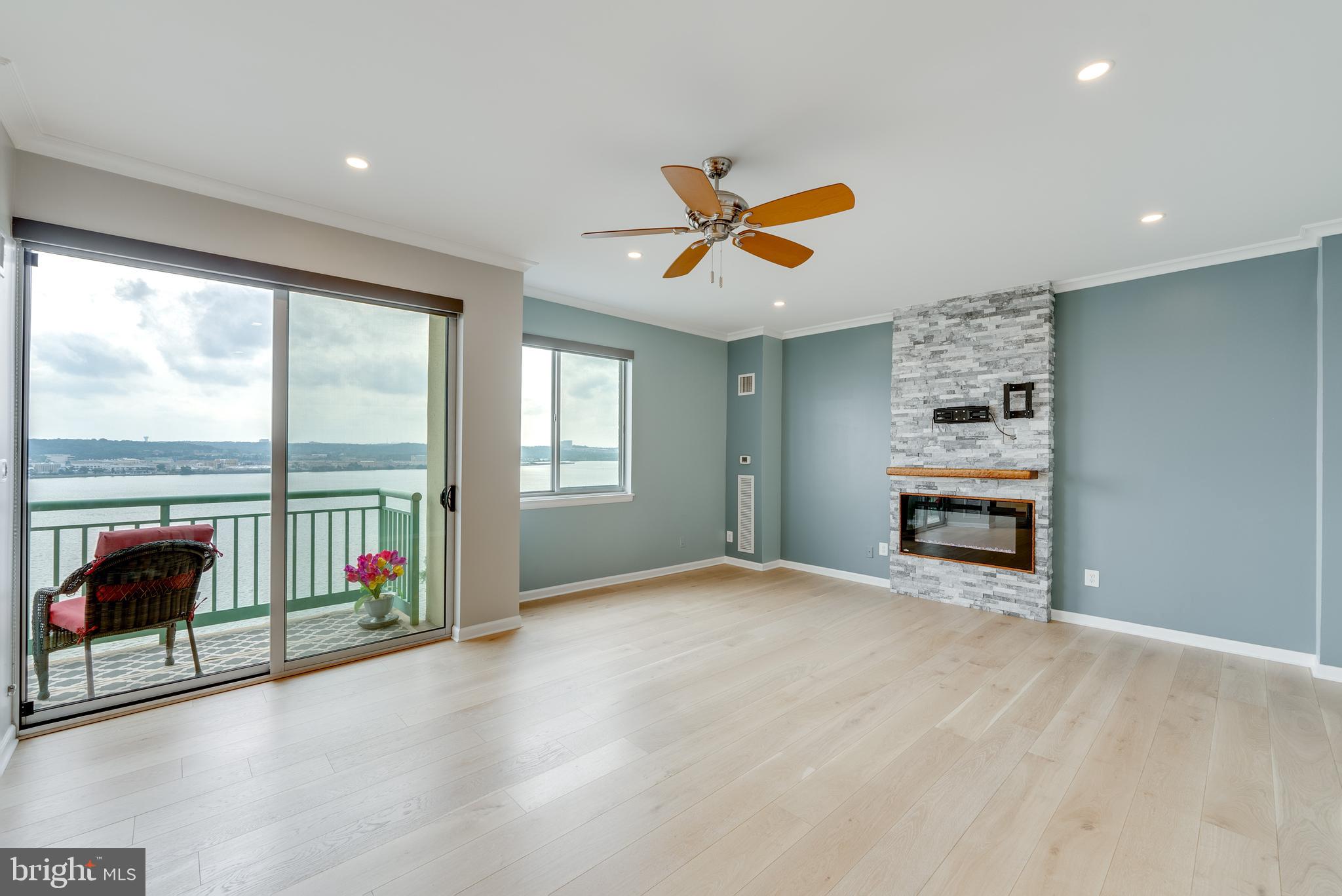 MARINA TOWERS - Residential