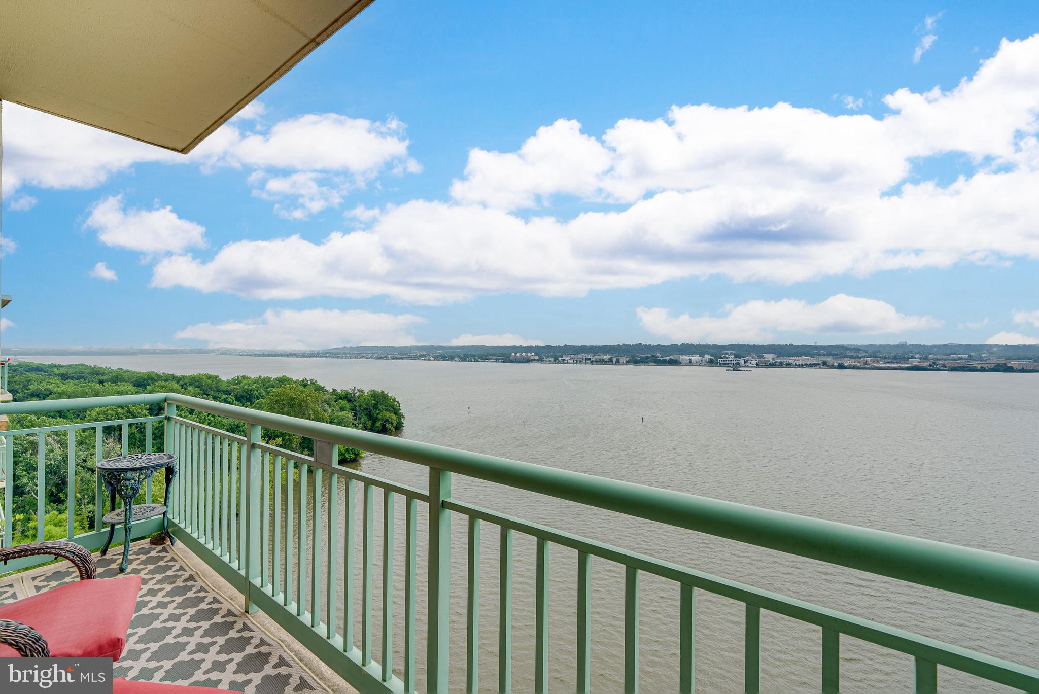 MARINA TOWERS - Residential