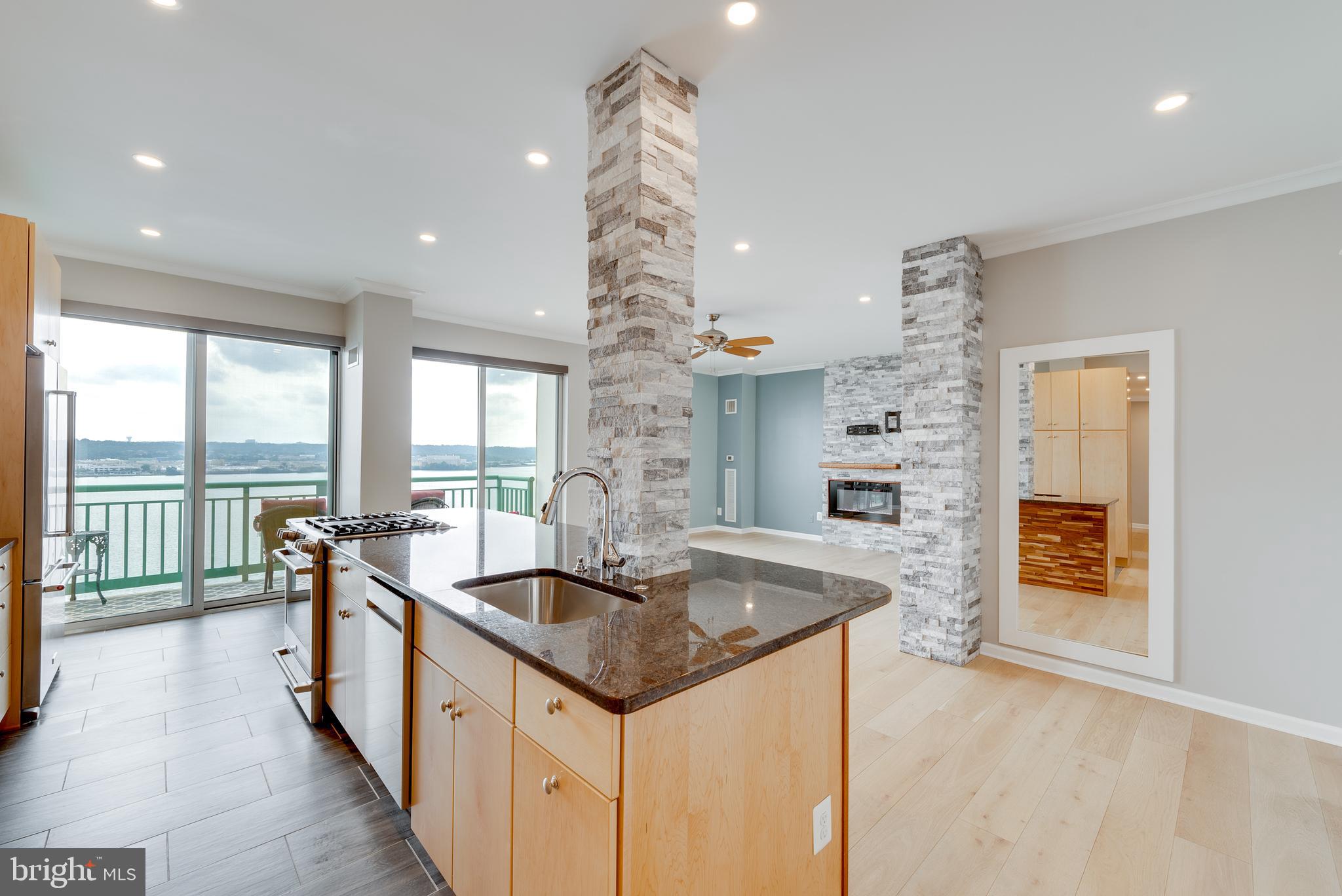 MARINA TOWERS - Residential