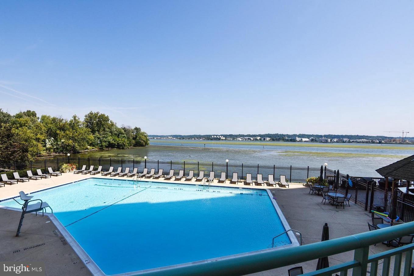 MARINA TOWERS - Residential