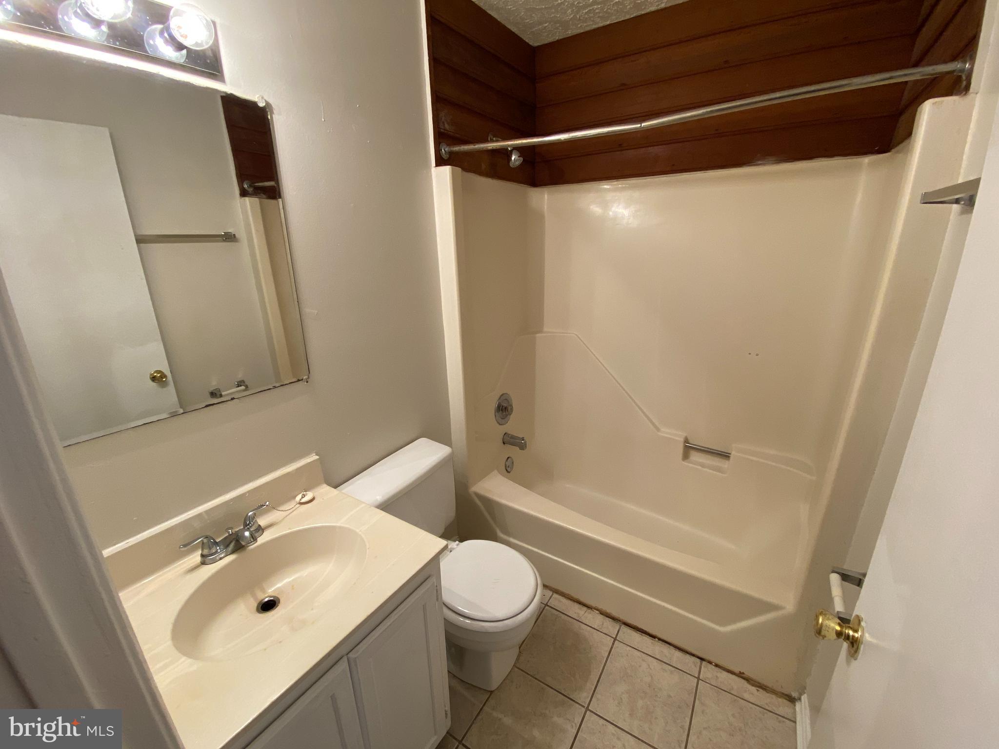 AUSTIN RUN TOWNHOUSES - Residential Lease