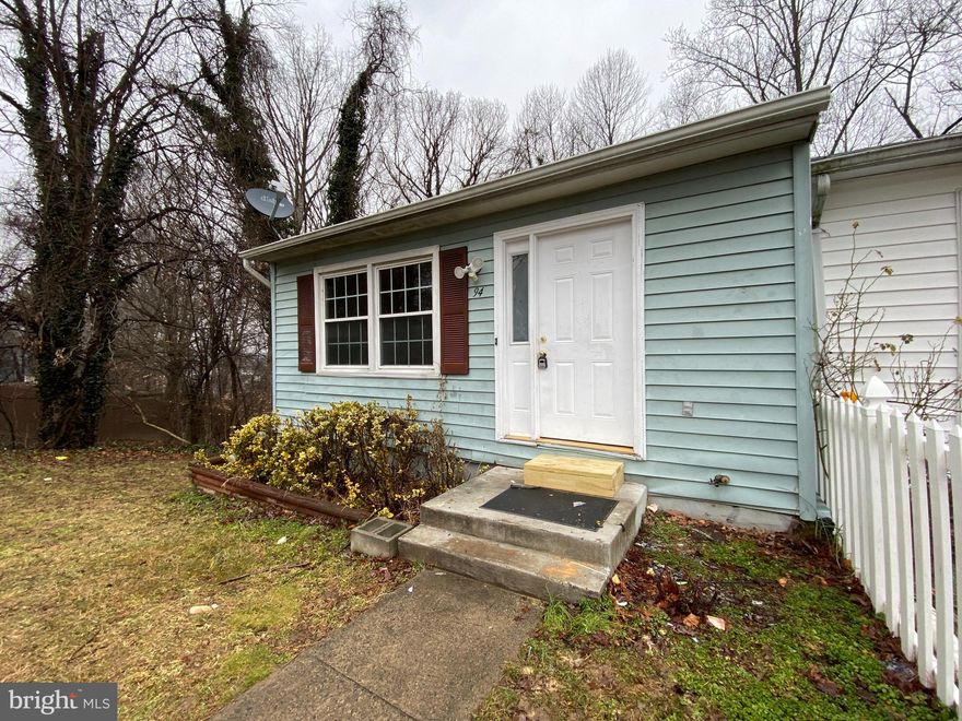 This end-unit townhouse in Austin Run in Stafford County offers three bedrooms, two bathrooms, and ample space over 2 levels. On the upper/main floor, you'll find a living room, kitchen, full bathroom, and two bedrooms with serene views of the backyard. The walkout basement adds to the living space and includes another large living room, a third bedroom, and a second full bathroom. From the basement living room, you can step out onto the deck and enjoy the outdoor setting. This property's prime location near I-95 and Route 1 provides easy access to shopping, dining, recreation, and commuting options. Don't miss out on the opportunity to call this place home!