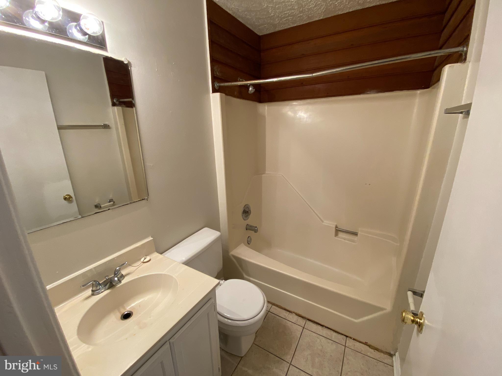 AUSTIN RUN TOWNHOUSES - Residential Lease