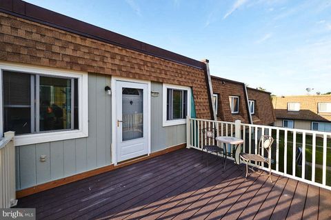 Photo of 3890 Manzanita Place #66 E, ALEXANDRIA, VA 22309 (MLS # VAFX2295348)