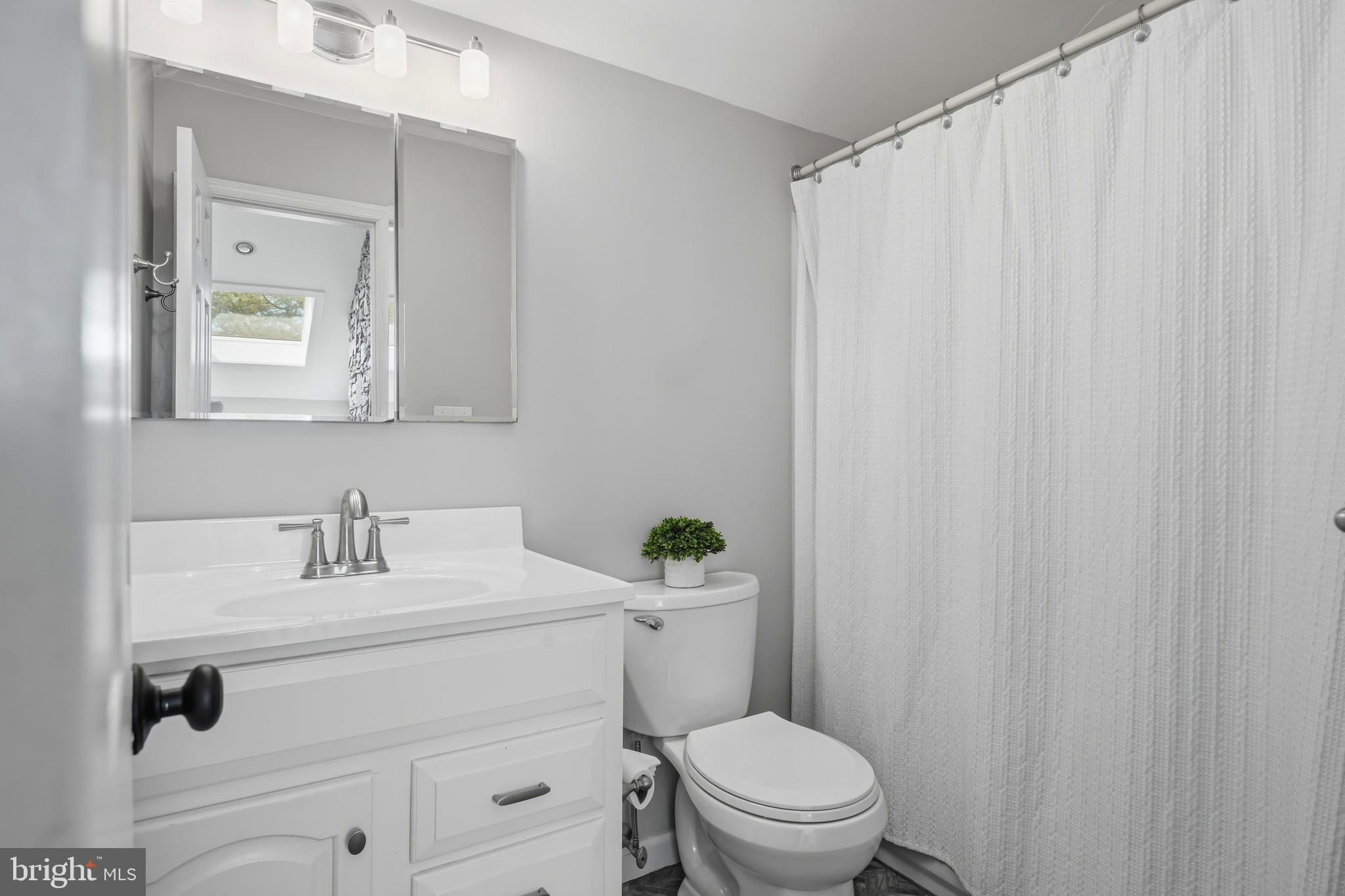 QUEEN ANNE COLONY - Residential