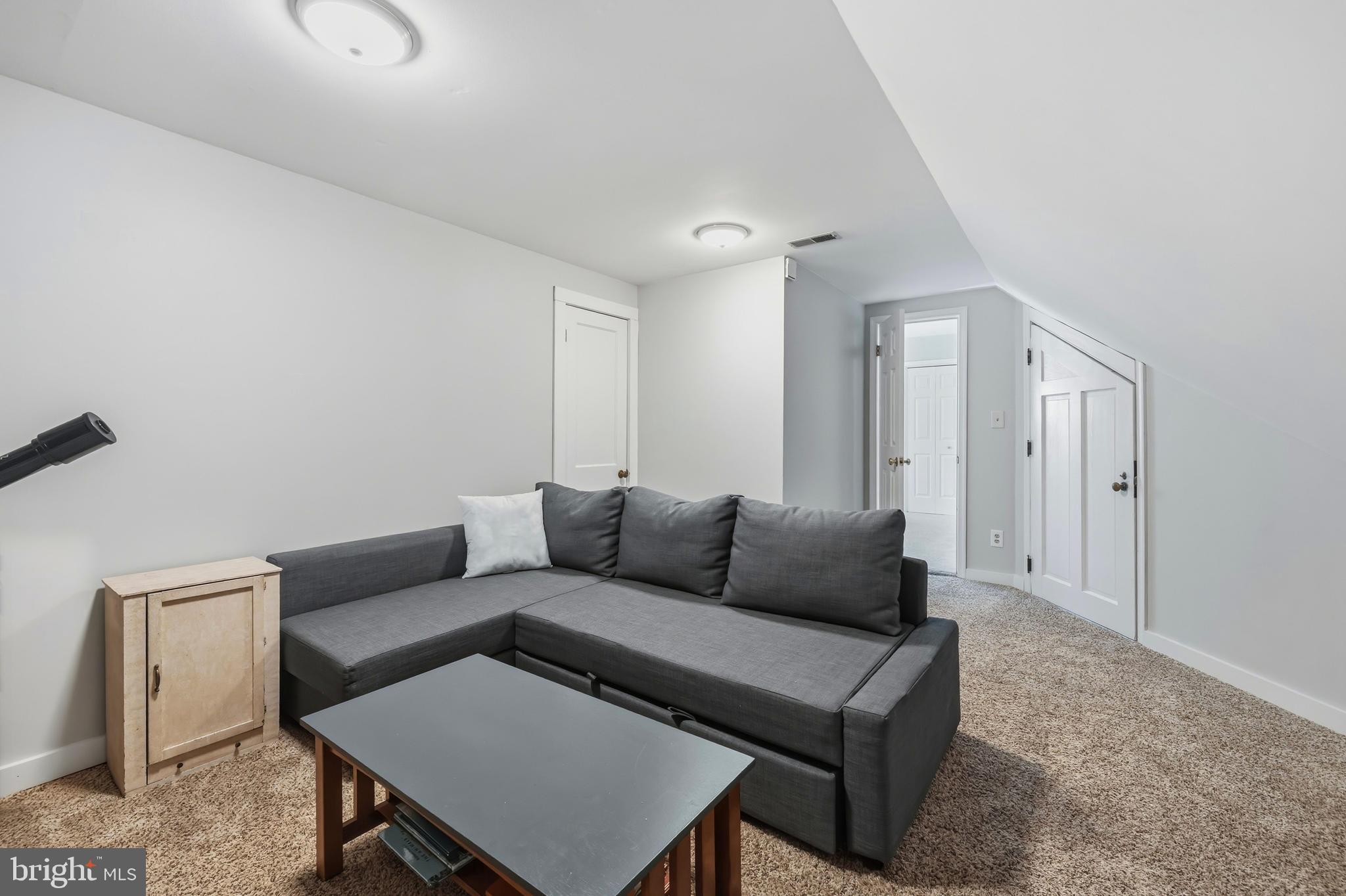 QUEEN ANNE COLONY - Residential