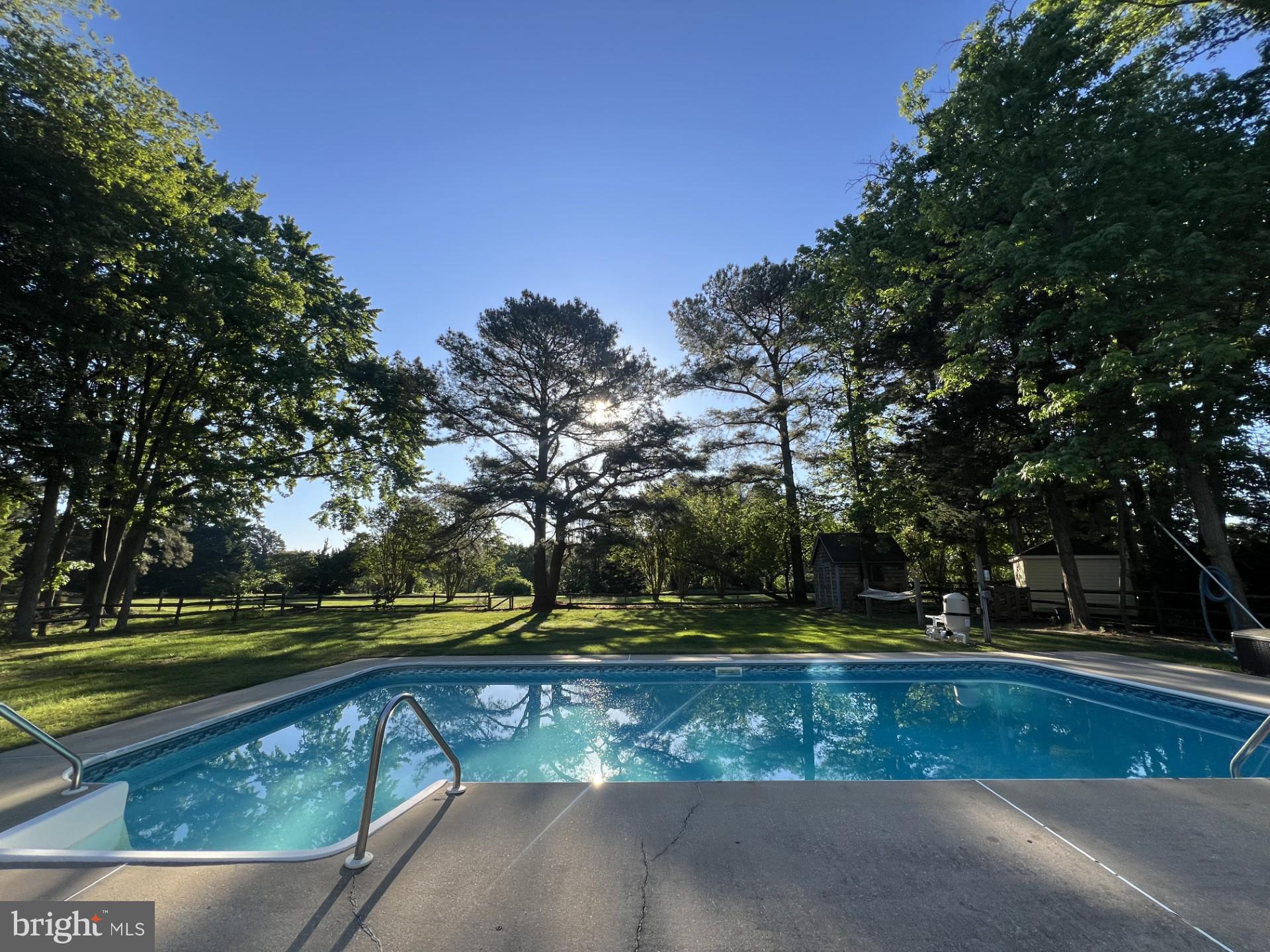 QUEEN ANNE COLONY - Residential