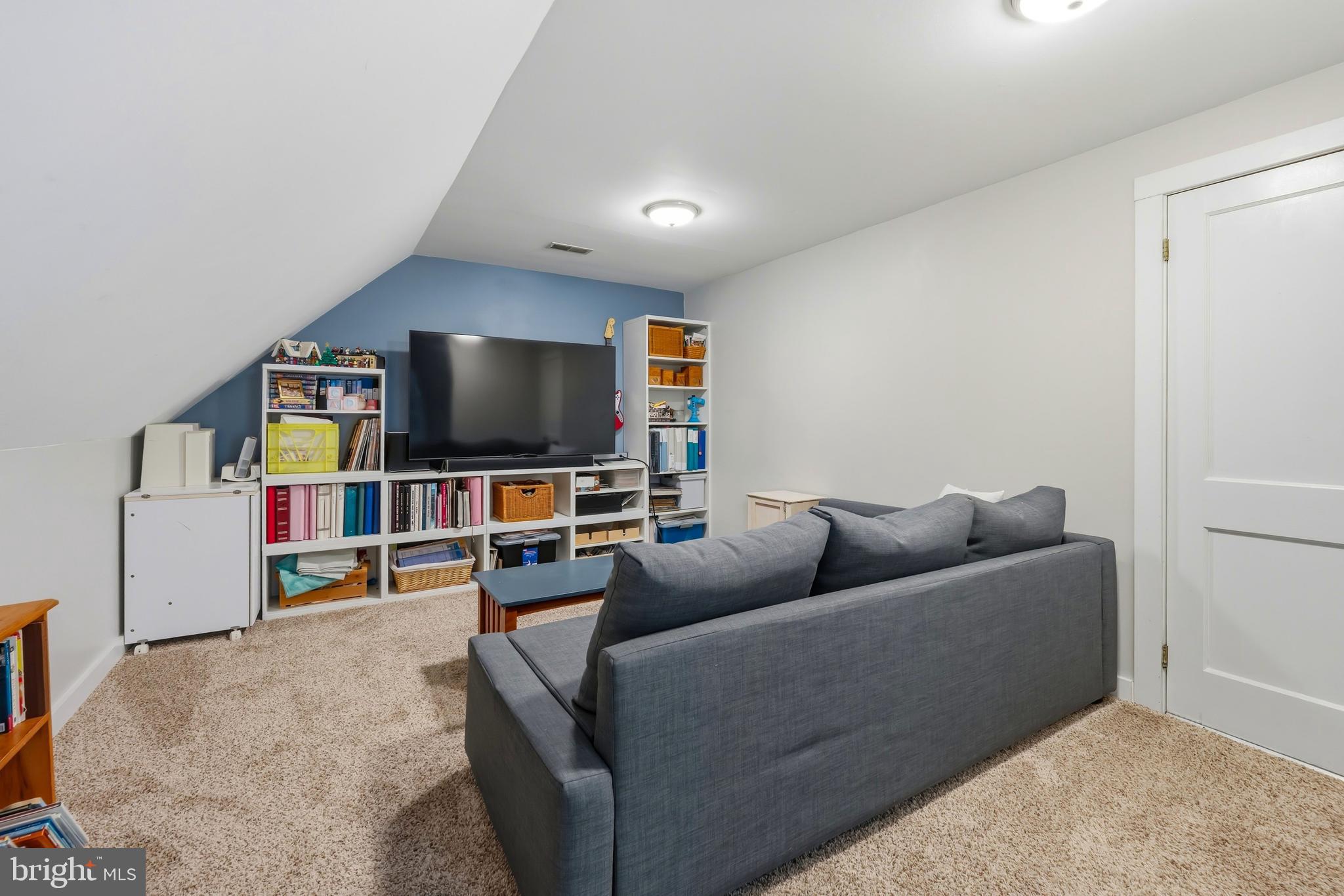 QUEEN ANNE COLONY - Residential