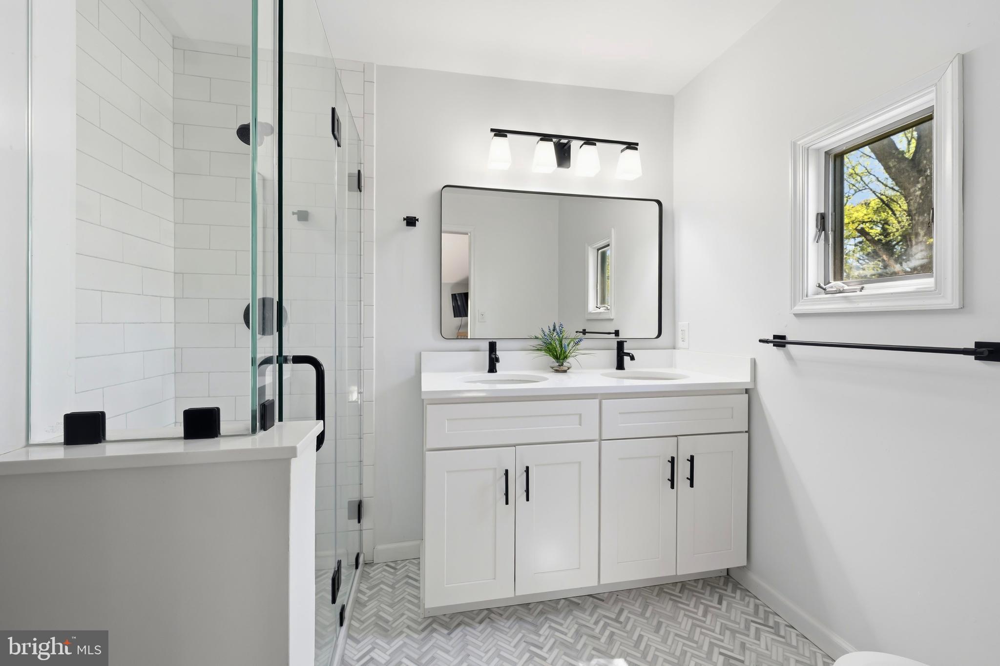 QUEEN ANNE COLONY - Residential