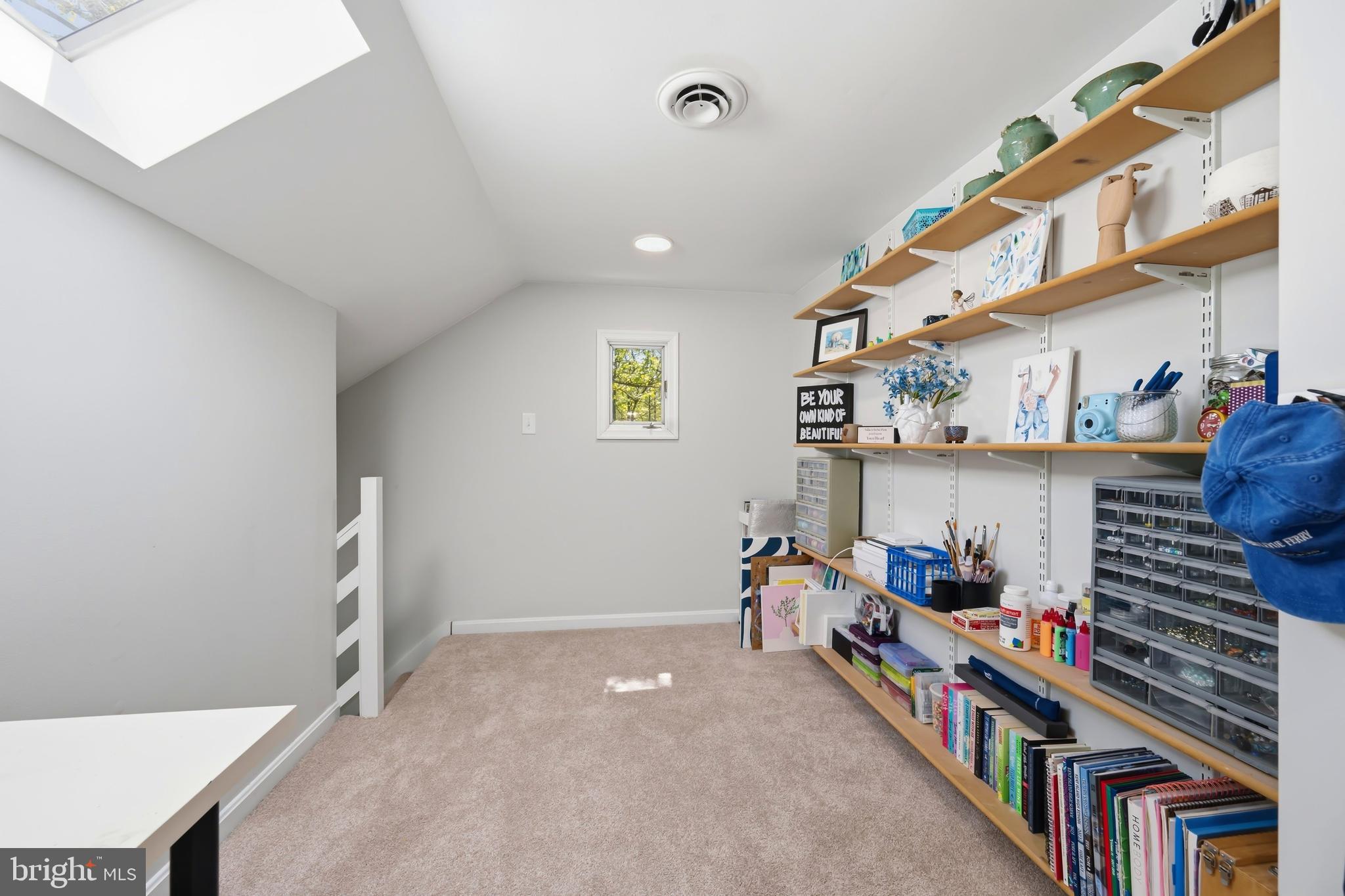 QUEEN ANNE COLONY - Residential