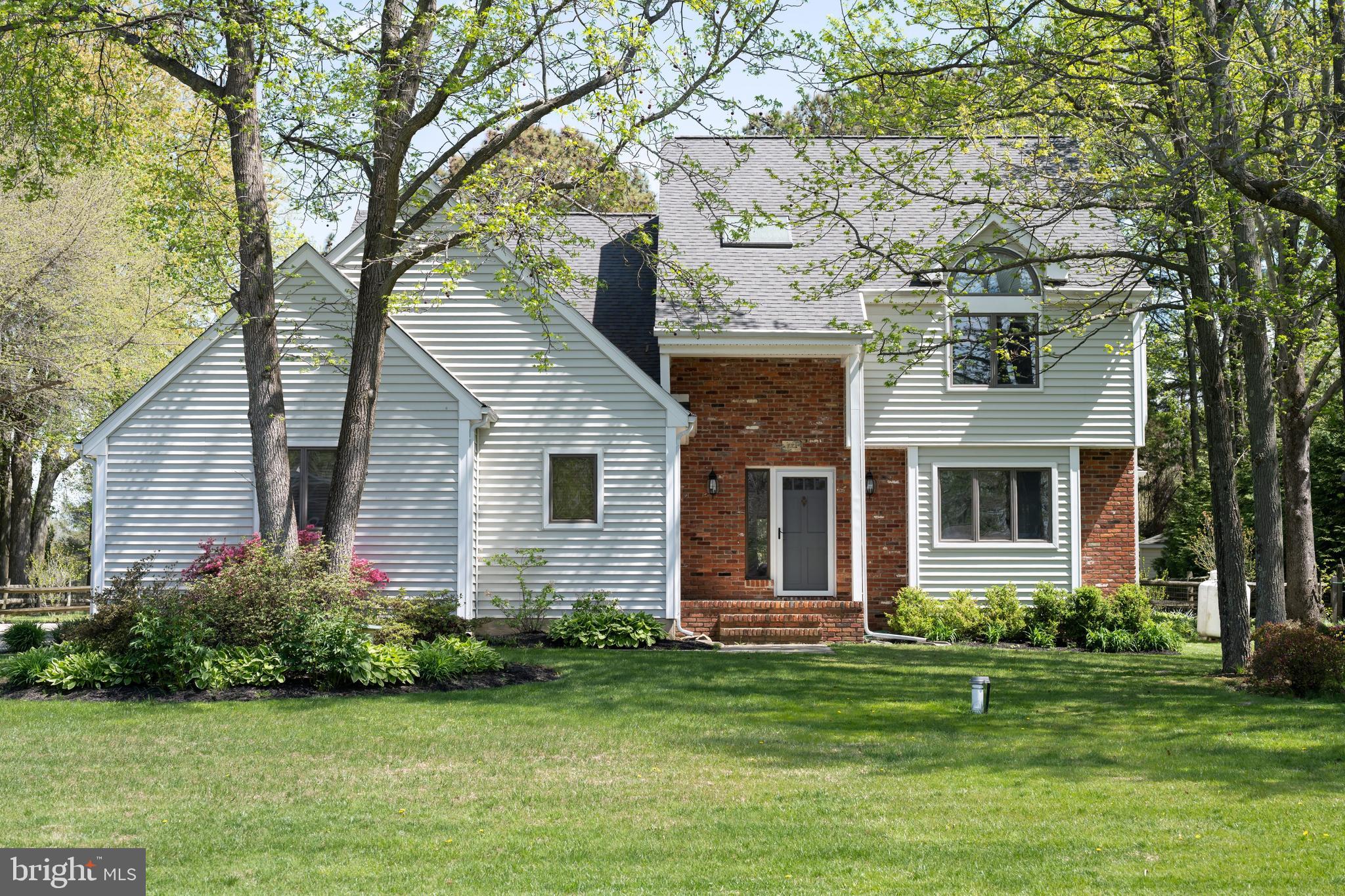 QUEEN ANNE COLONY - Residential