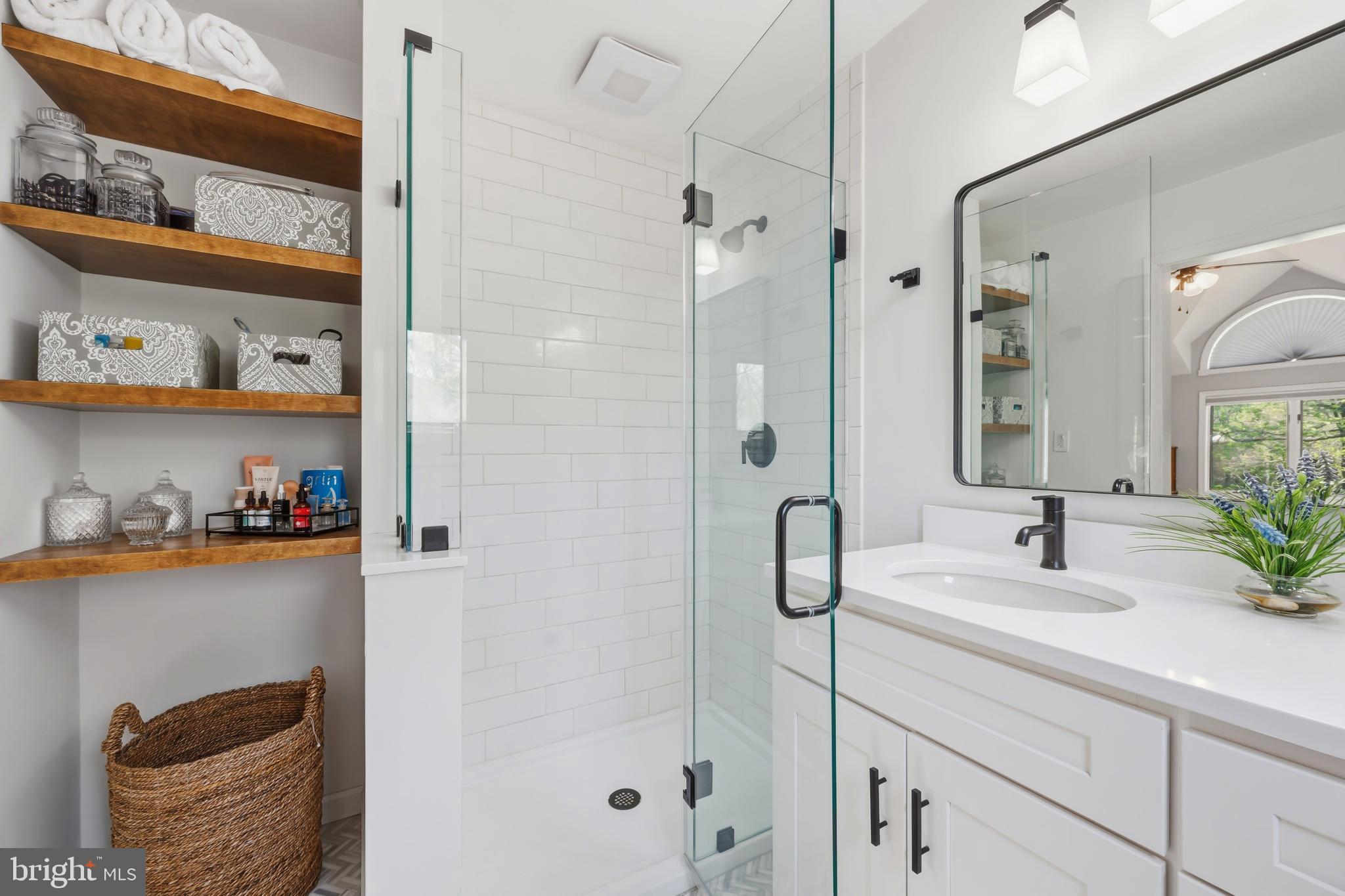 QUEEN ANNE COLONY - Residential