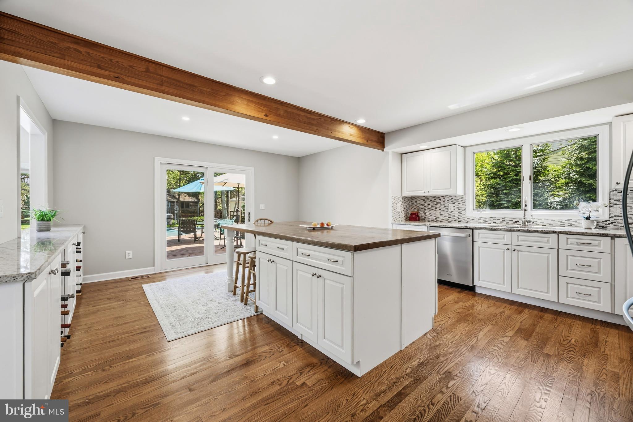 QUEEN ANNE COLONY - Residential