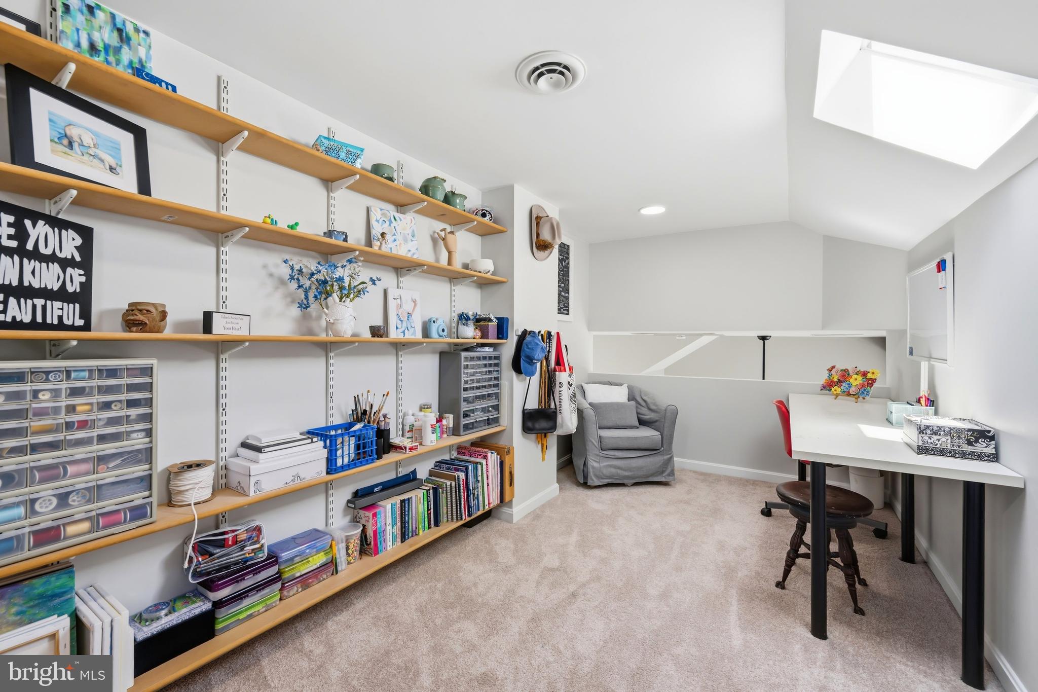 QUEEN ANNE COLONY - Residential