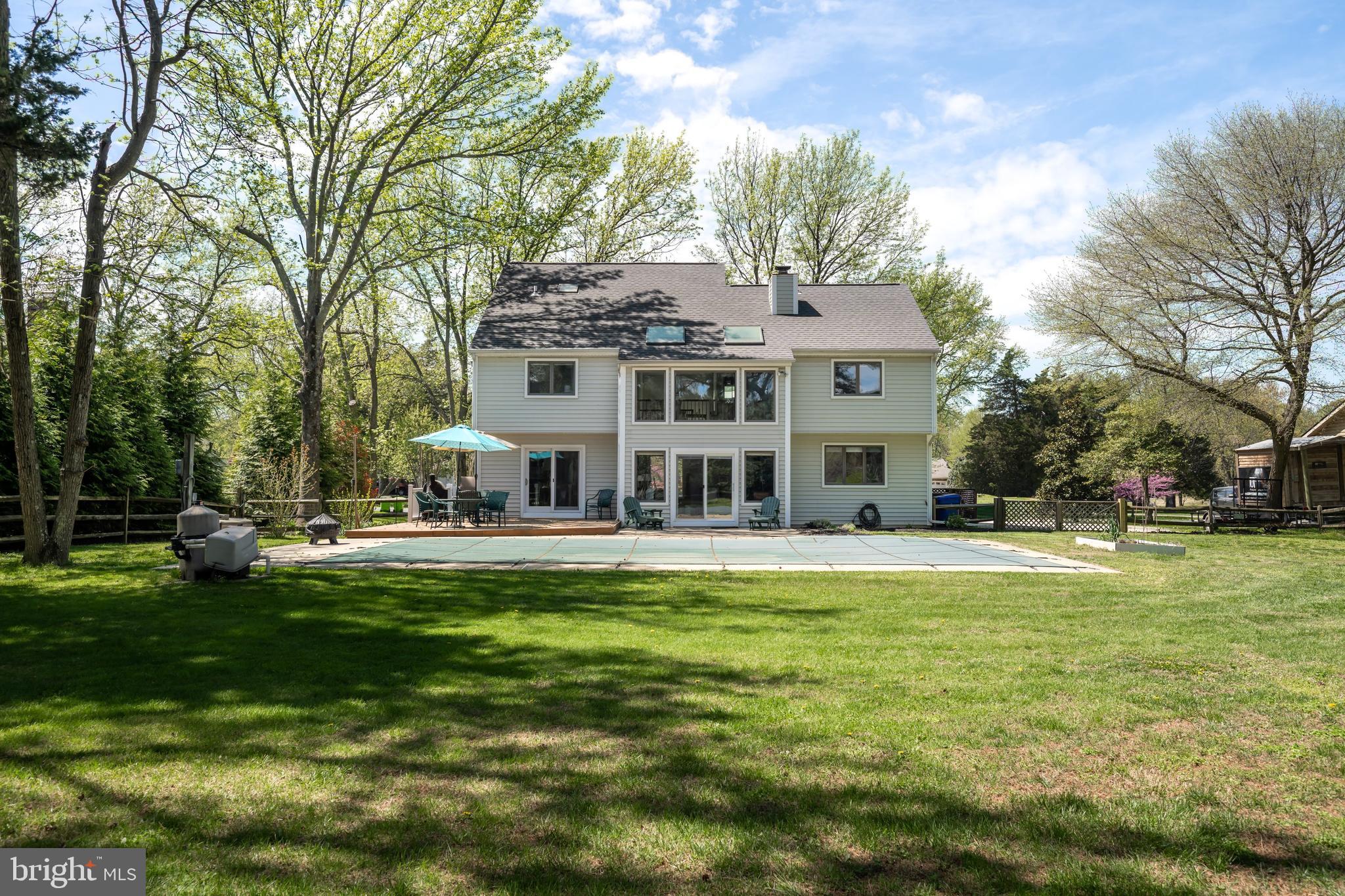 QUEEN ANNE COLONY - Residential