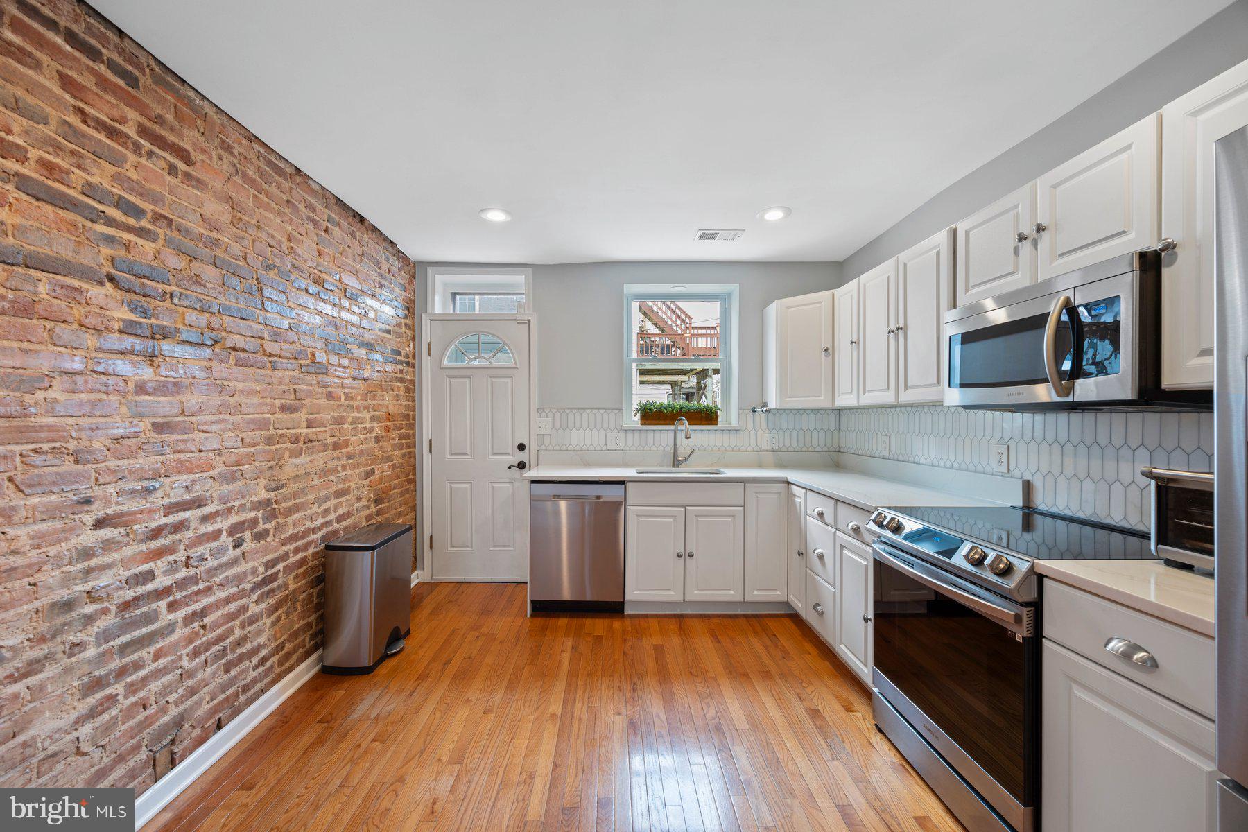 LOCUST POINT - Residential