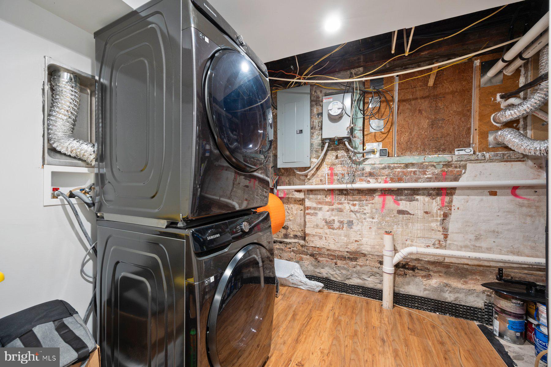 LOCUST POINT - Residential