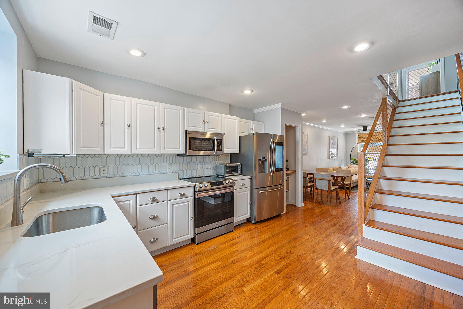 LOCUST POINT - Residential