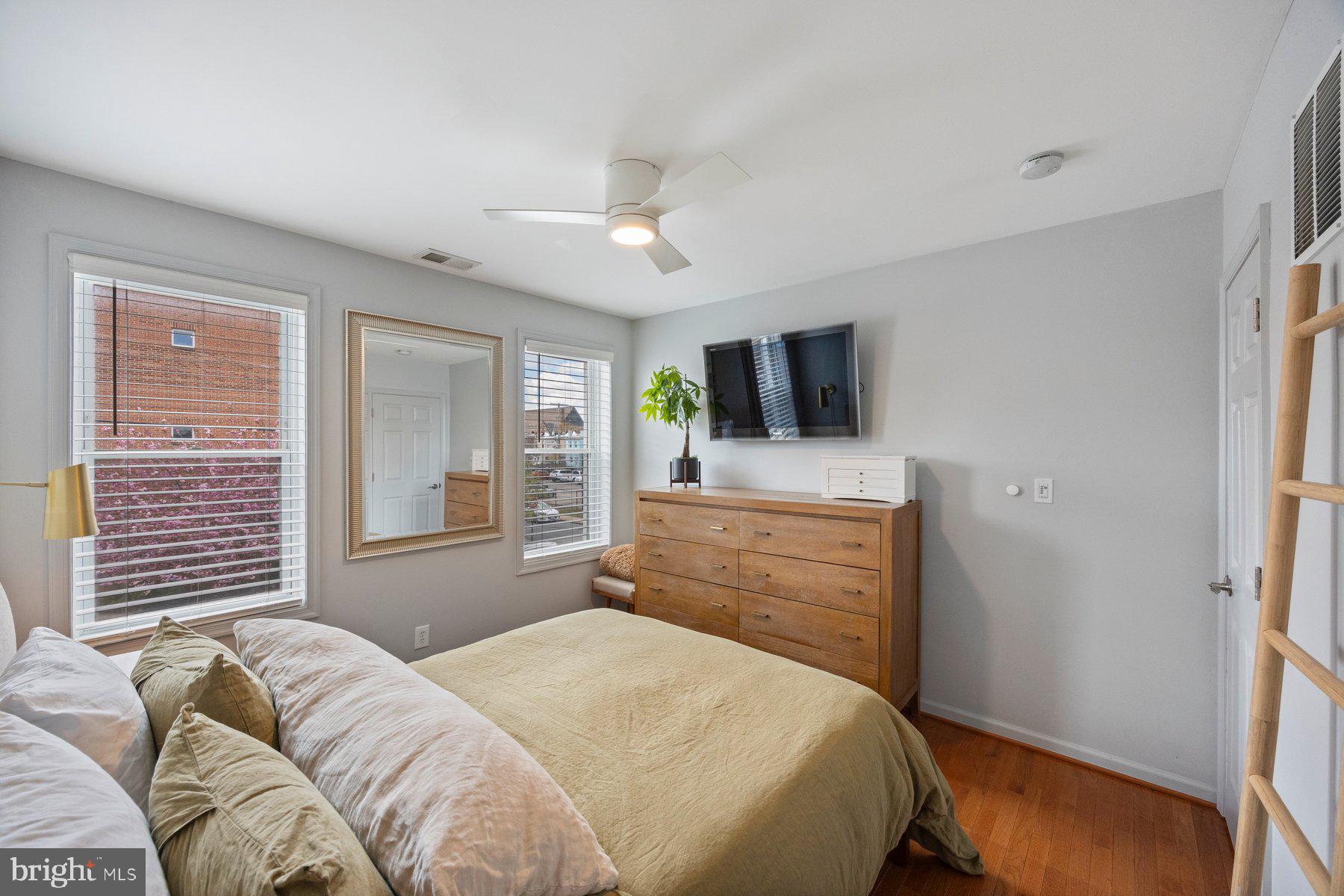 LOCUST POINT - Residential