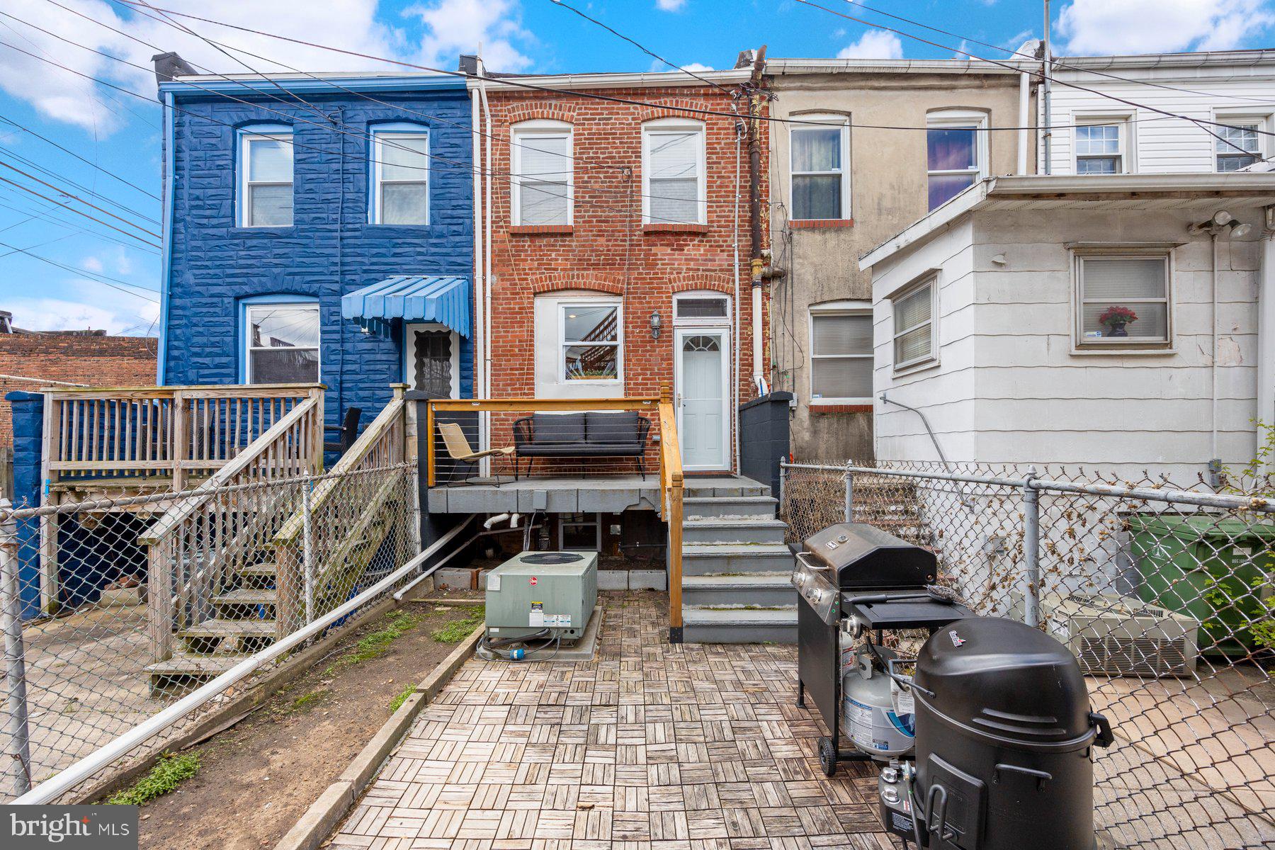 LOCUST POINT - Residential